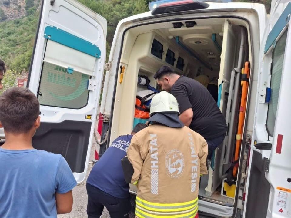 Hatay’da Feci Kaza İki Araç Çarpıştı 7 Yaralı2