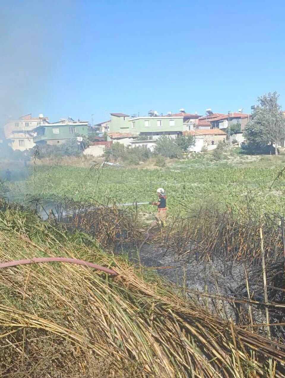 Hbb İtfaiyesi Beş İlçedeki Yangınlara Hızla Müdahale Etti3