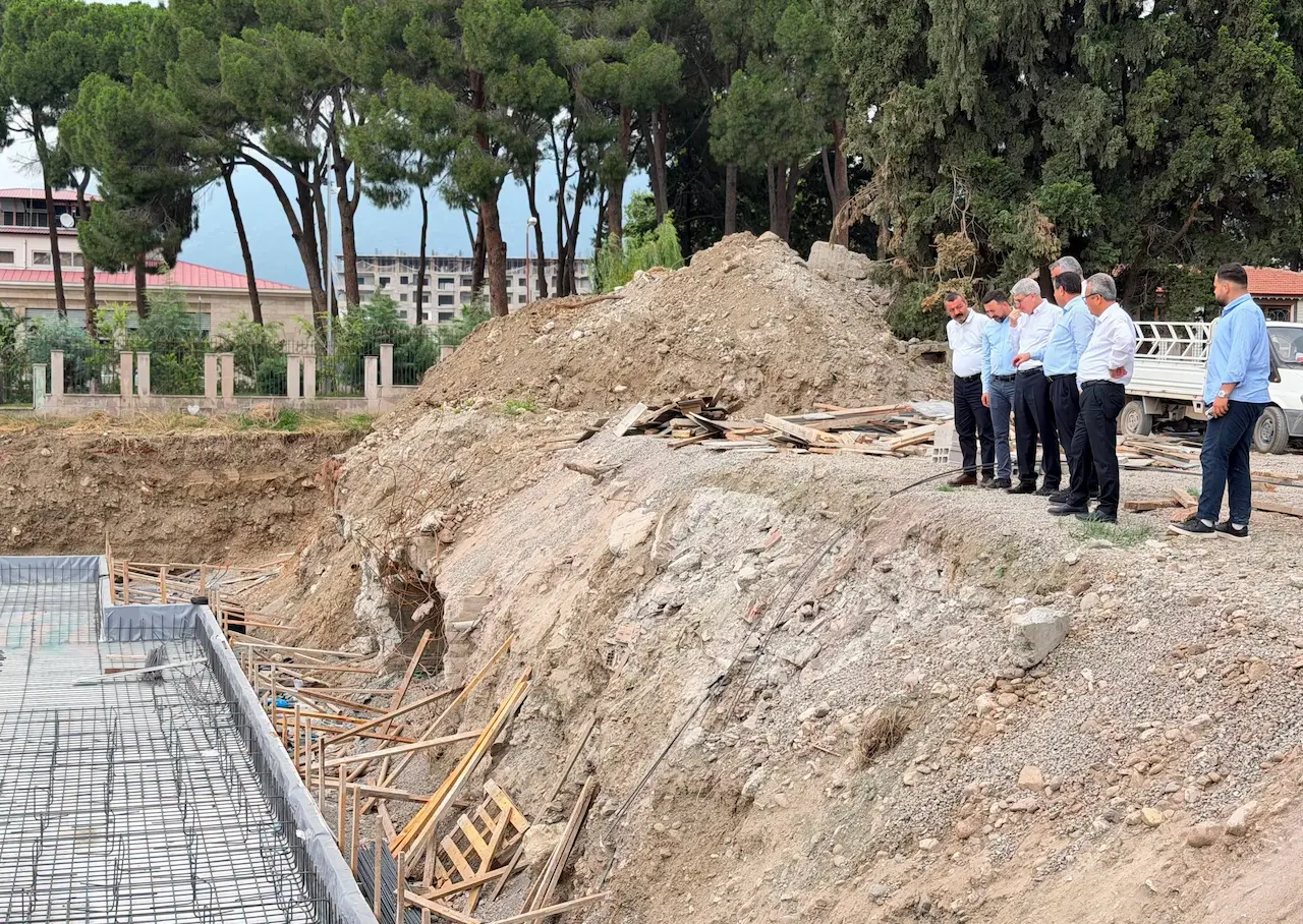 Hizmetler Inceliyor (1)