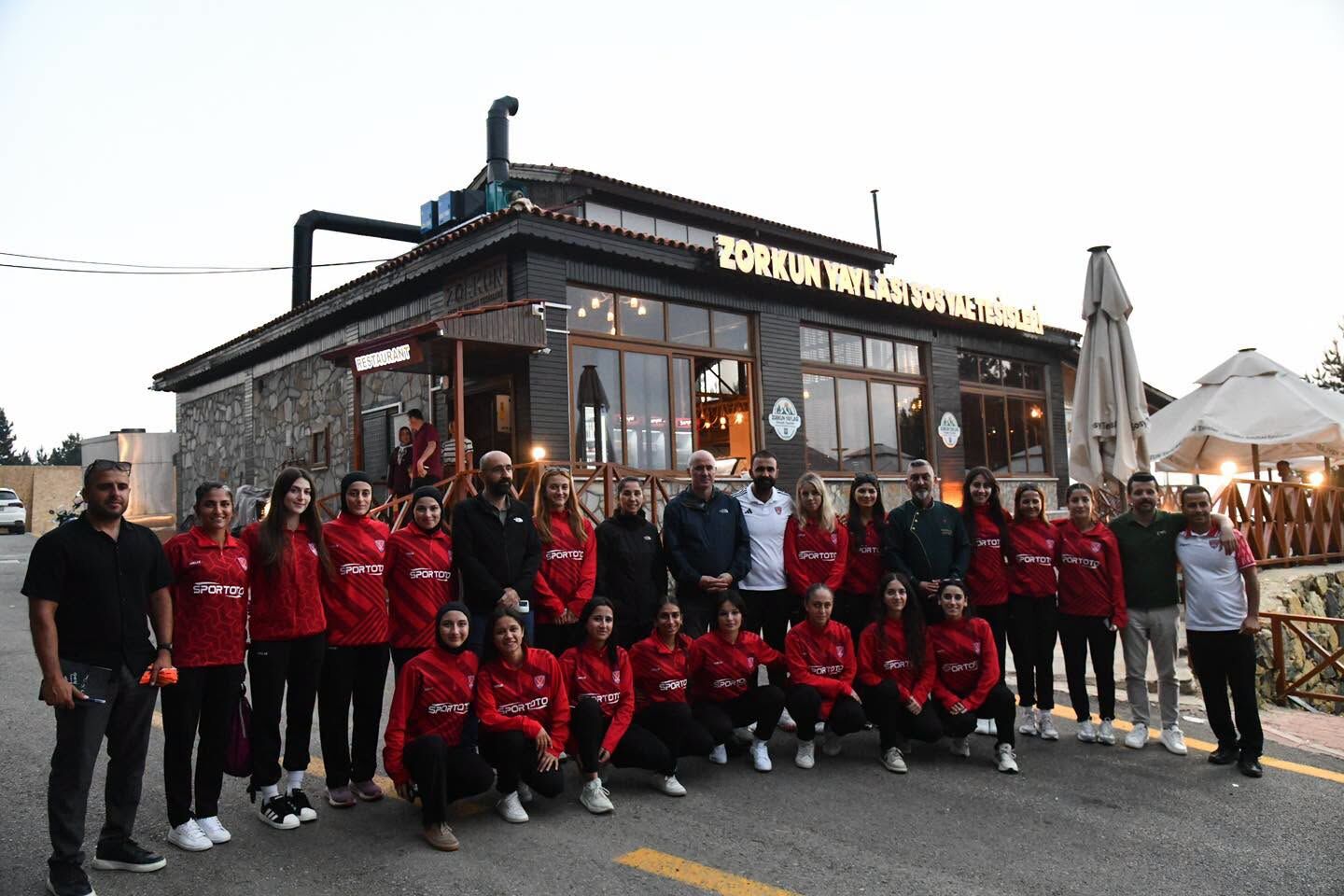 Hokey Kadın Milli Takımı Zorkun Yaylası'nın Doğasına Hayran Kaldı (1)