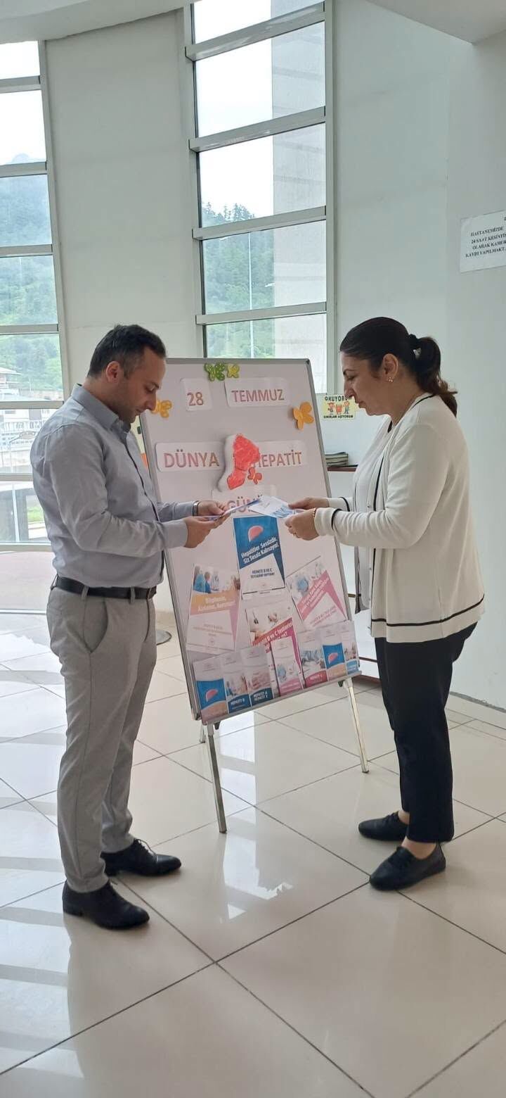 Hopa Devlet Hastanesinde Dünya Hepatit Günü Etkinliği