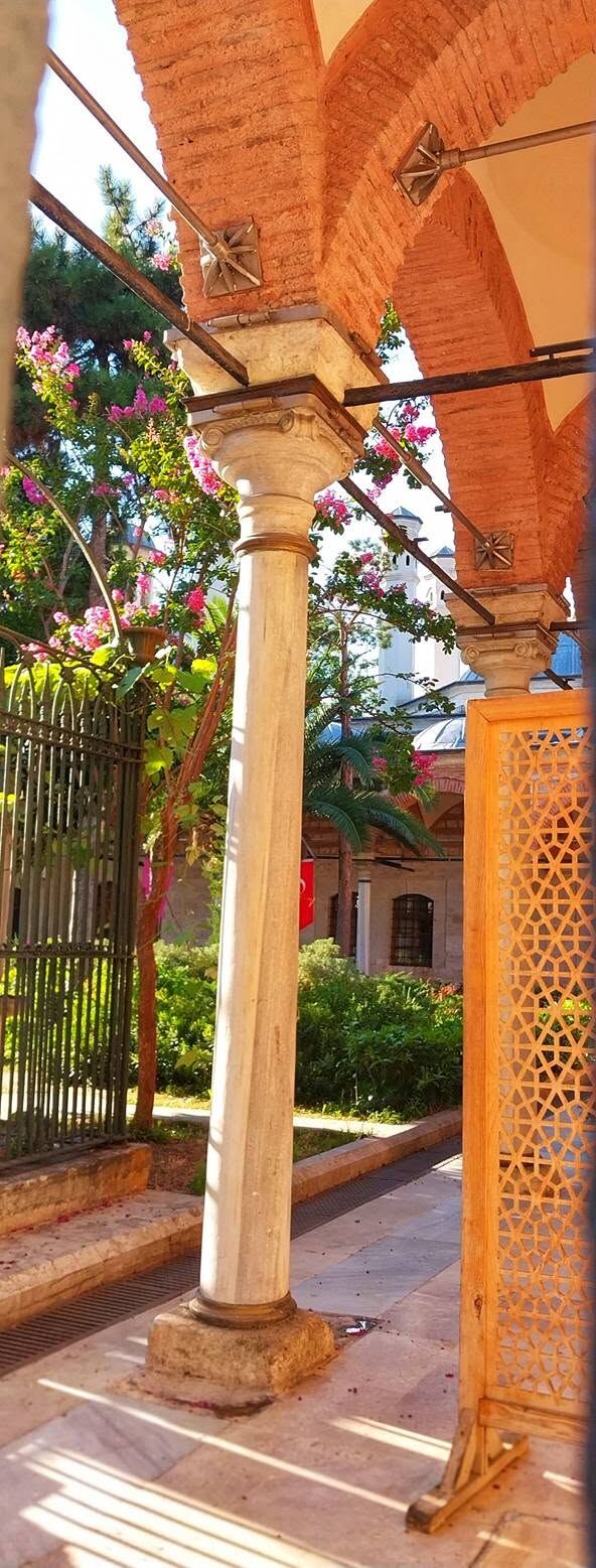 İstanbul Eyüp Sultan Manevi Atmosferiyle Ziyaretçi Ağırlıyor9