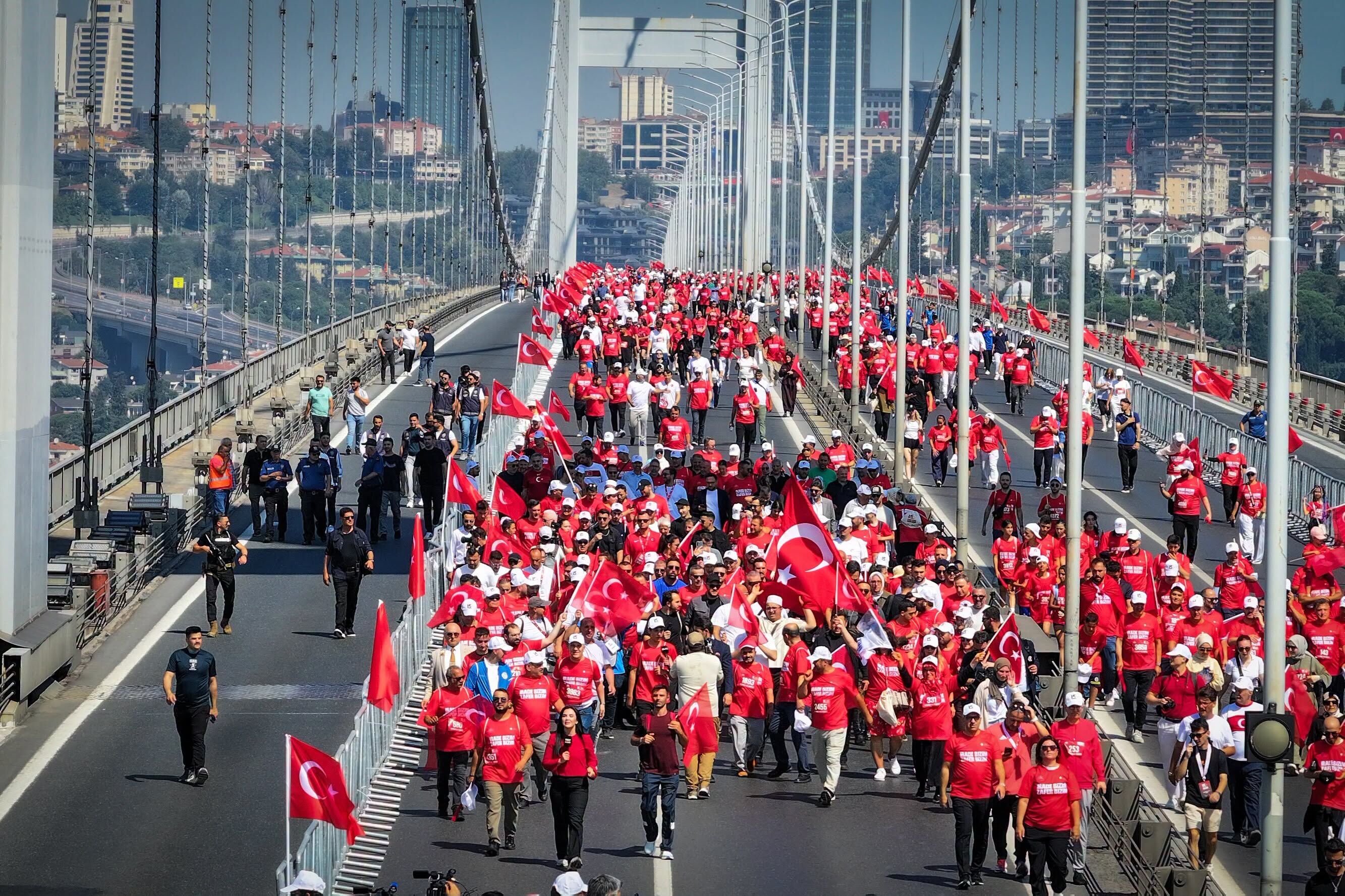 İstanbul’da Şehitler İçin Anlamlı Yürüyüş Düzenlendi3
