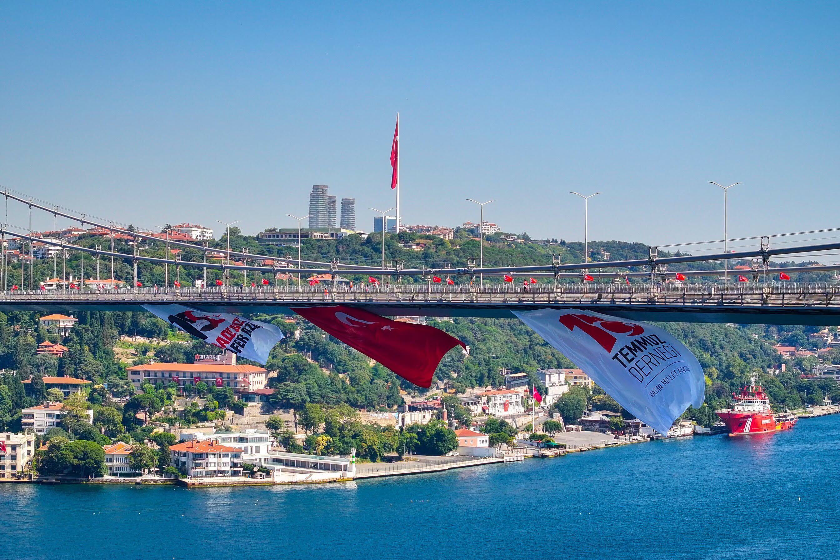 İstanbul’da Şehitler İçin Anlamlı Yürüyüş Düzenlendi4
