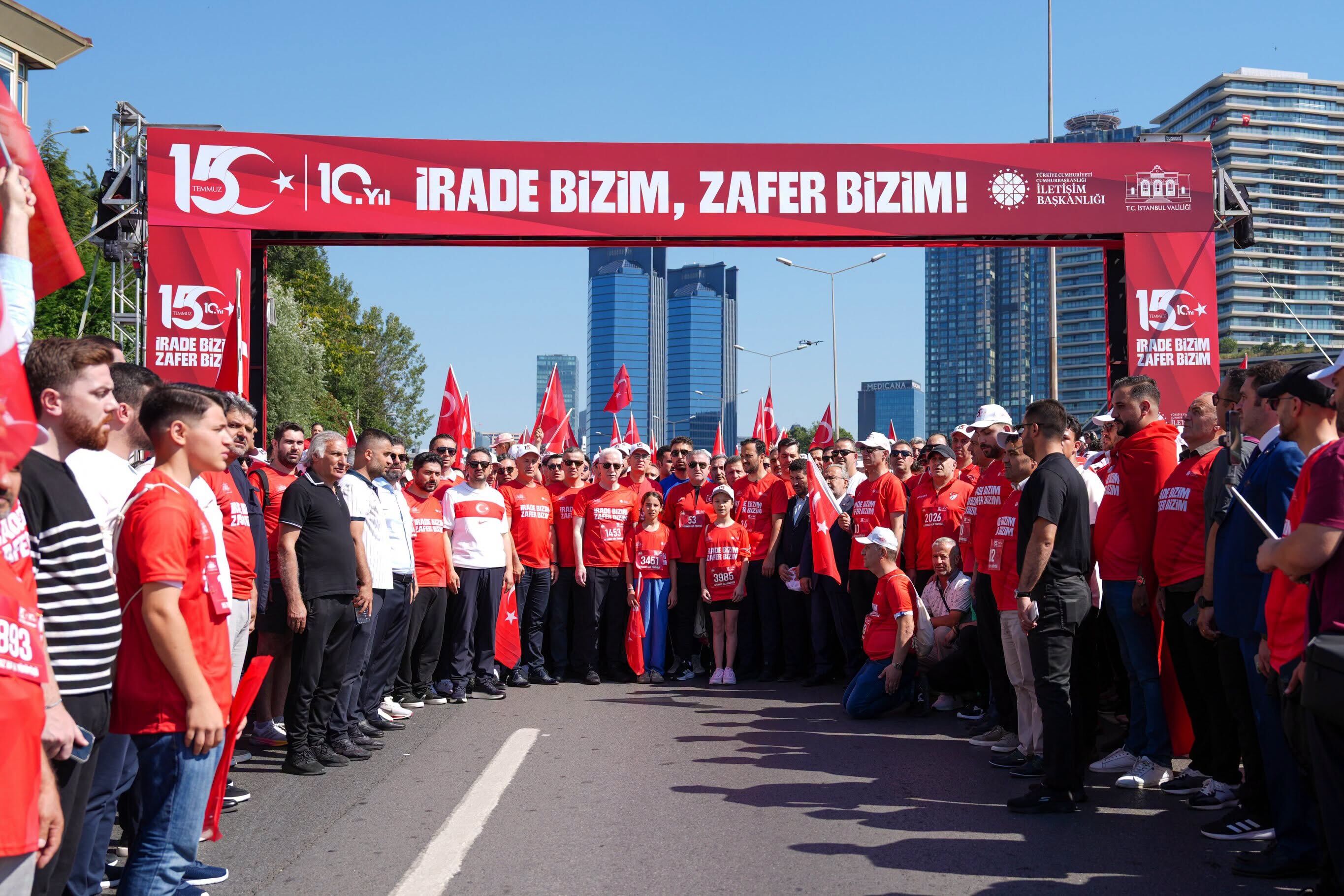 İstanbul’da Şehitler İçin Anlamlı Yürüyüş Düzenlendi6