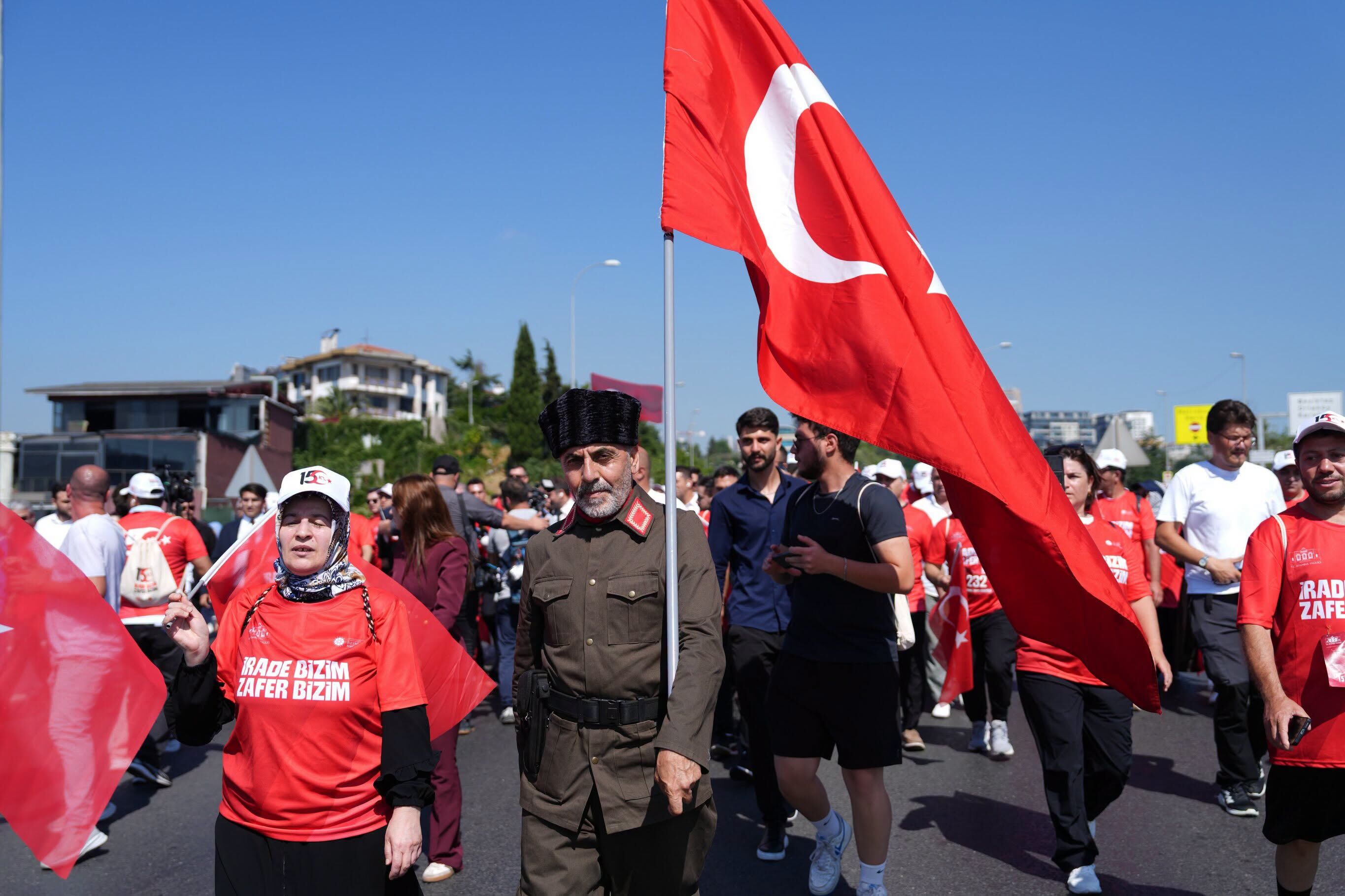 İstanbul’da Şehitler İçin Anlamlı Yürüyüş Düzenlendi8