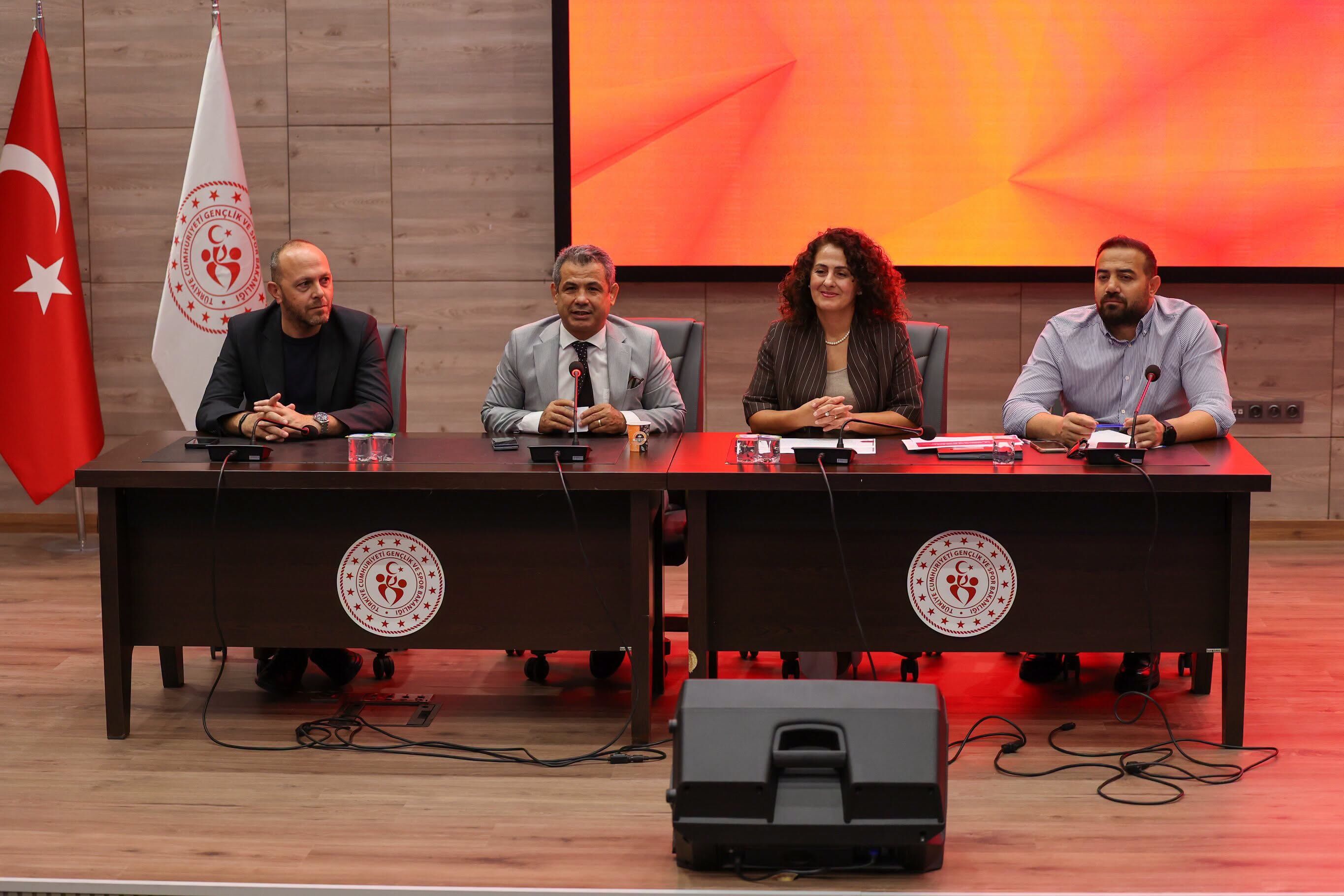 İstanbul’da Spor Kulüpleri Bilgilendirme Toplantısı Yapıldı5