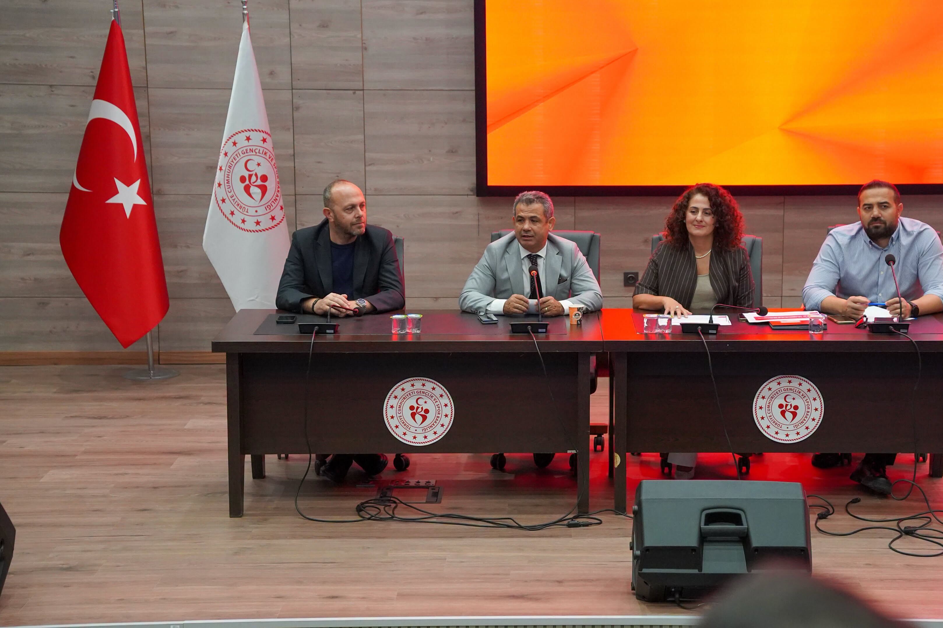 İstanbul’da Spor Kulüpleri Bilgilendirme Toplantısı Yapıldı8