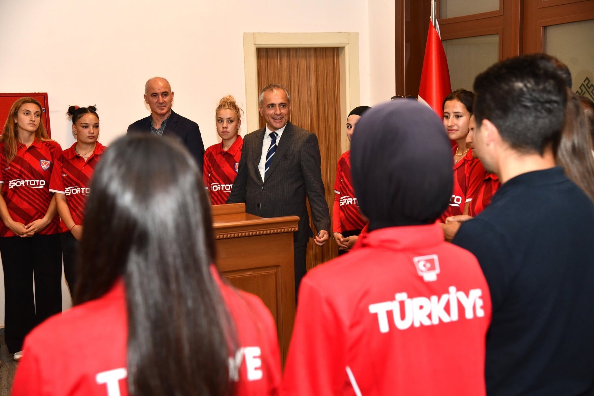 Kadınlar Hokey A Milli Takımı Başkan Çenet'i Ziyaret Etti (1)