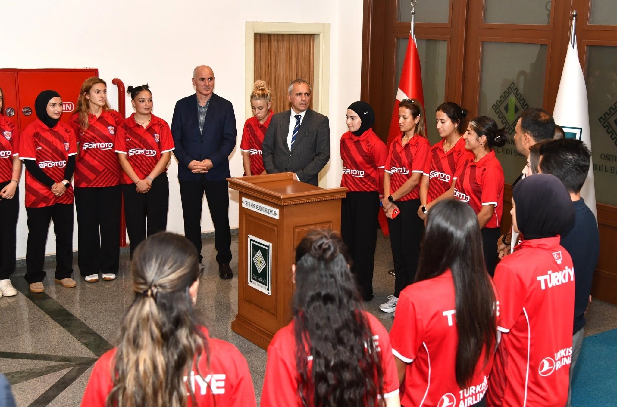 Kadınlar Hokey A Milli Takımı Başkan Çenet'i Ziyaret Etti (4)