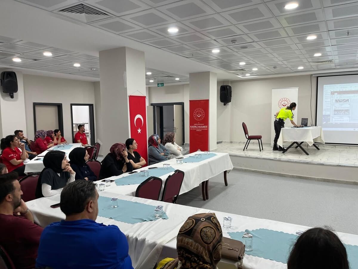 Kadirli Huzurevi Personeline Trafik Eğitimi Verildi