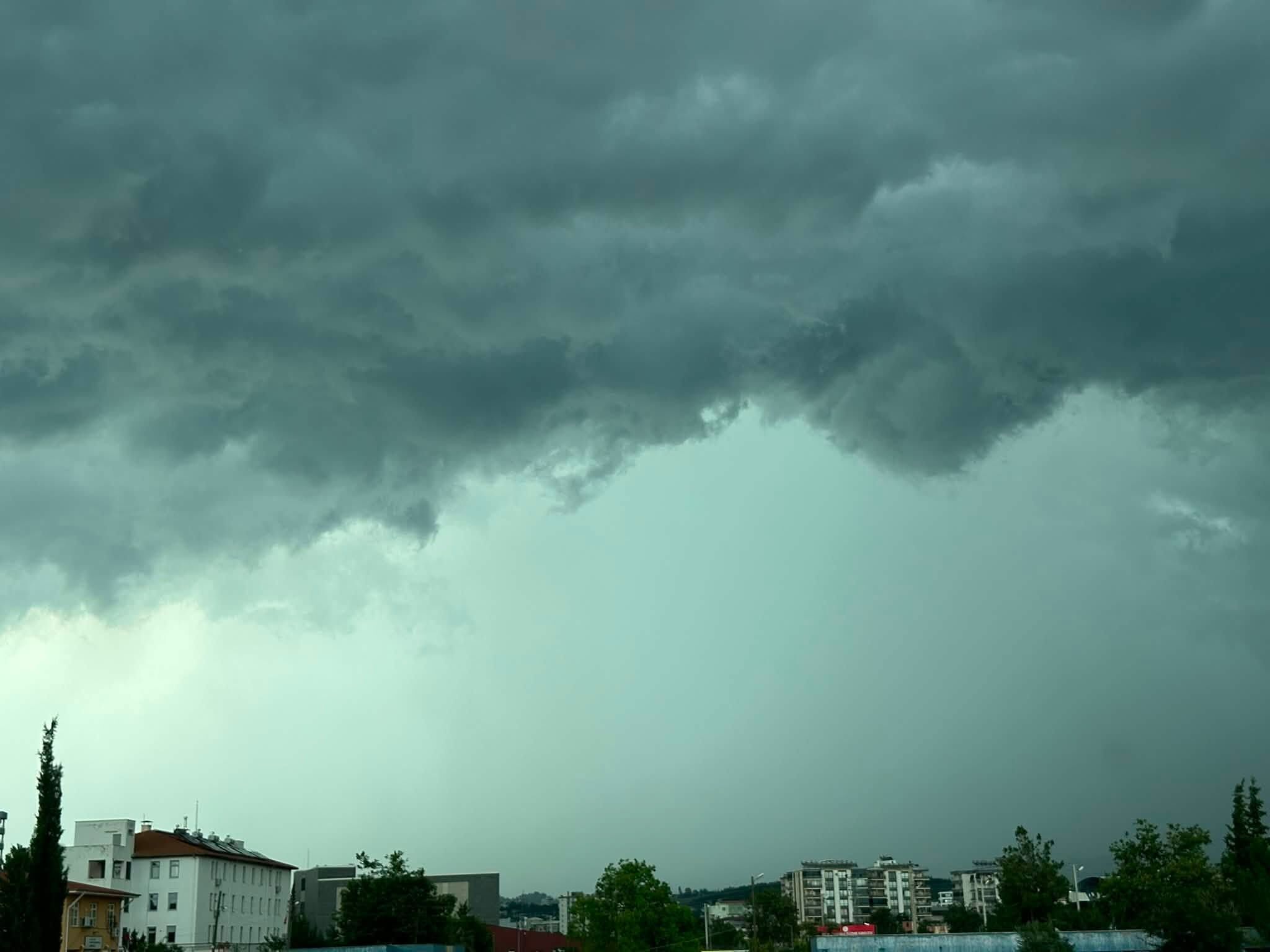 Kadirli'de Bulutlar Tehlikenin Habercisi Mi (3)