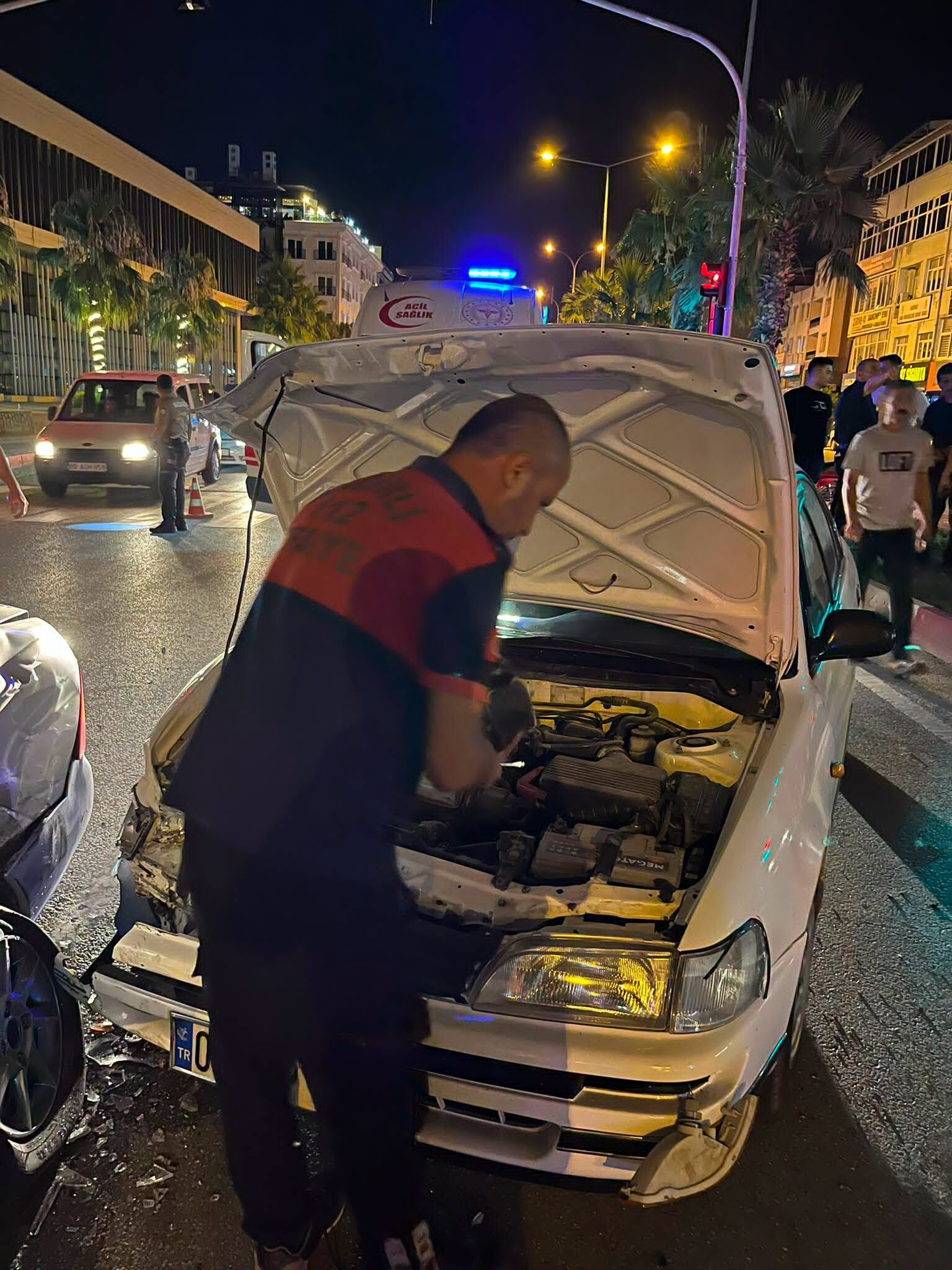 Kadirli'de İki Otomobil Çarpıştı 1 Kişi Yaralandı! (3)