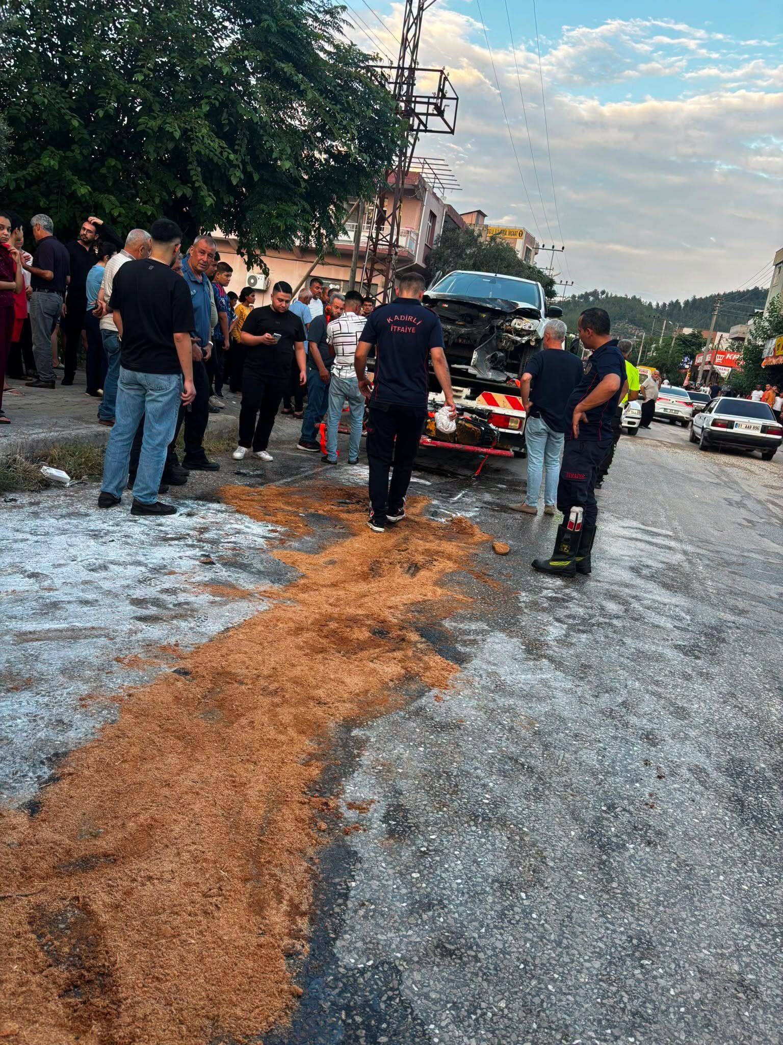 Kadirli’de Kaza Sonrası Otomobil Alev Aldı (3)
