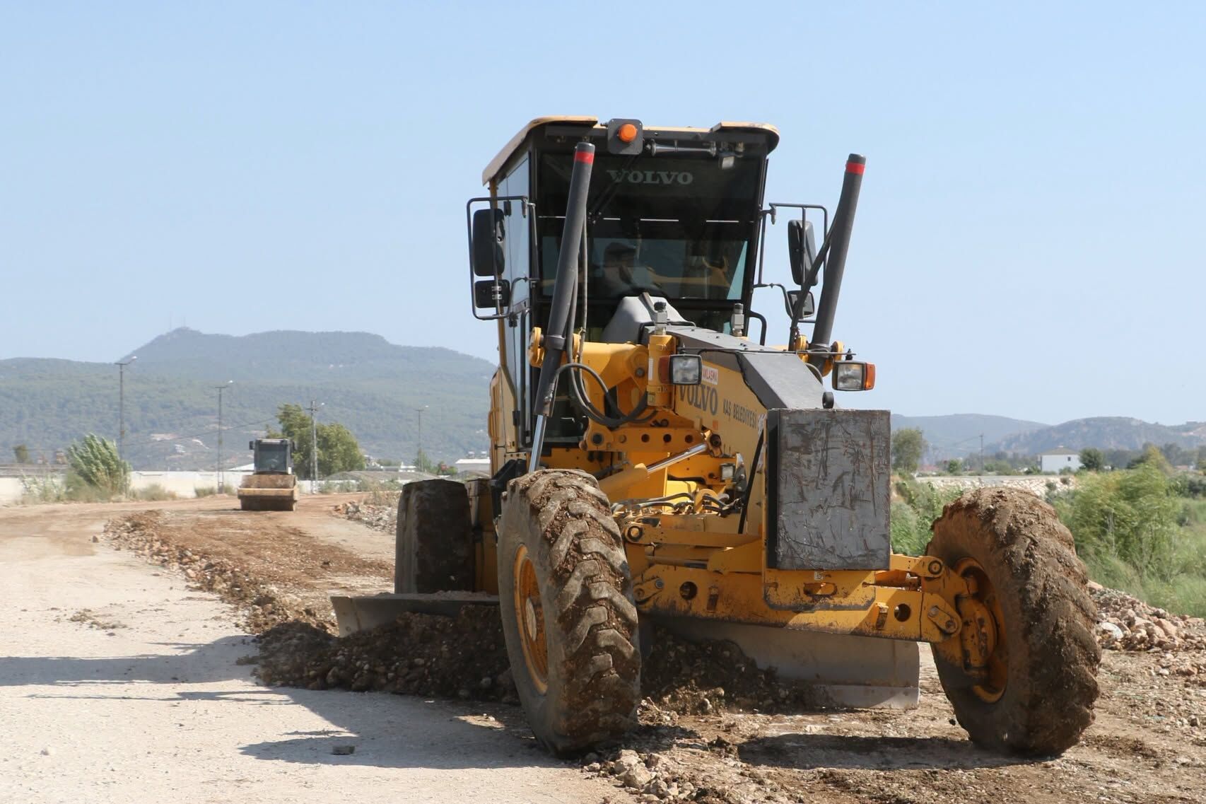 Kaş Kınık'ta Yol Çalışmaları Hız Kesmeden Sürüyor