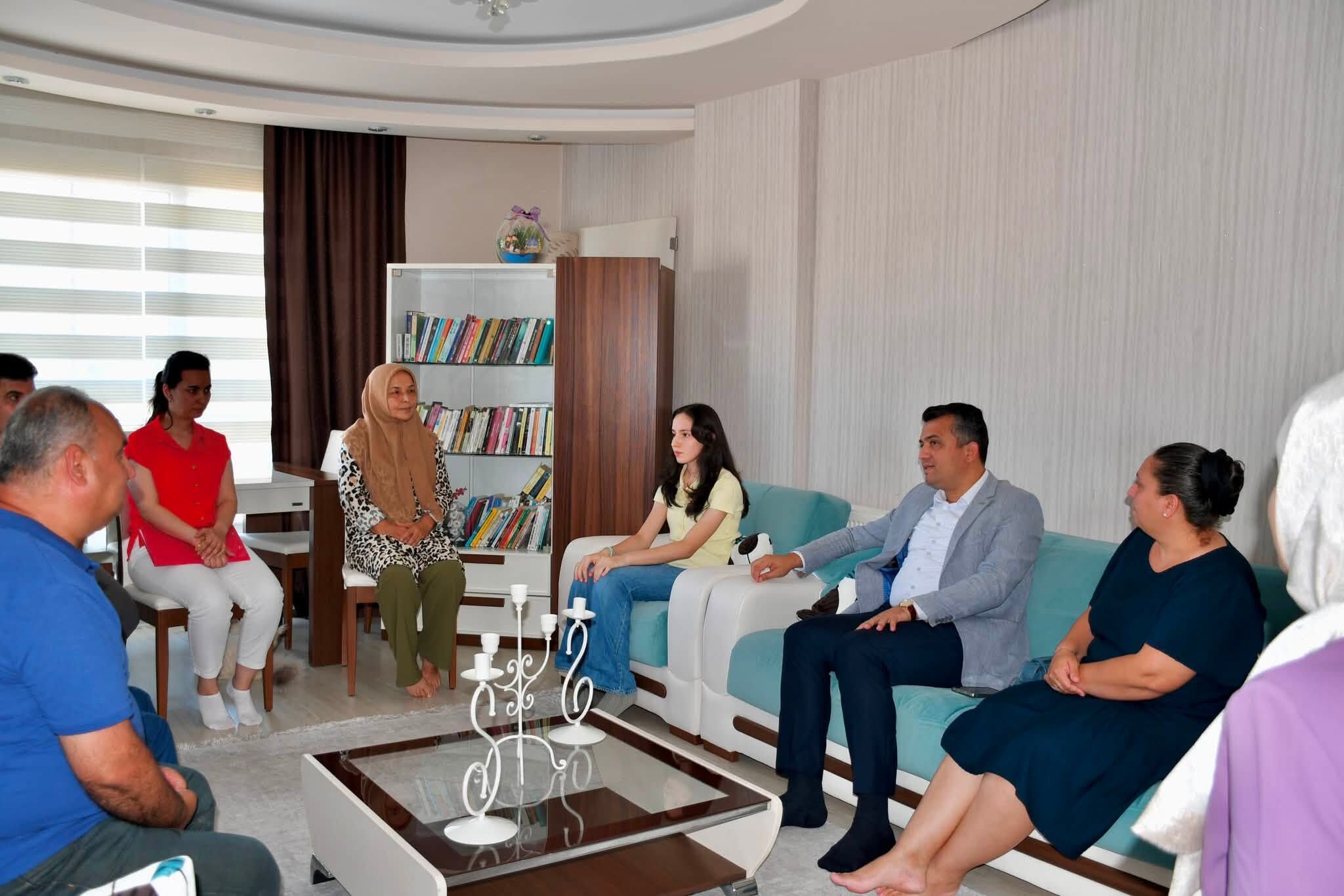 Kaymakam Keklik’ten Lgs Birincisine Tebrik Ziyareti2