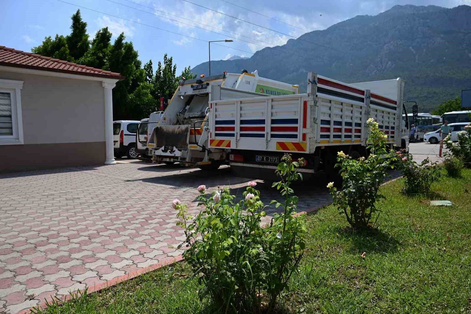 Kemer Belediyesi Araç Filosunu Yeni Araçlarla Güçlendirdi2