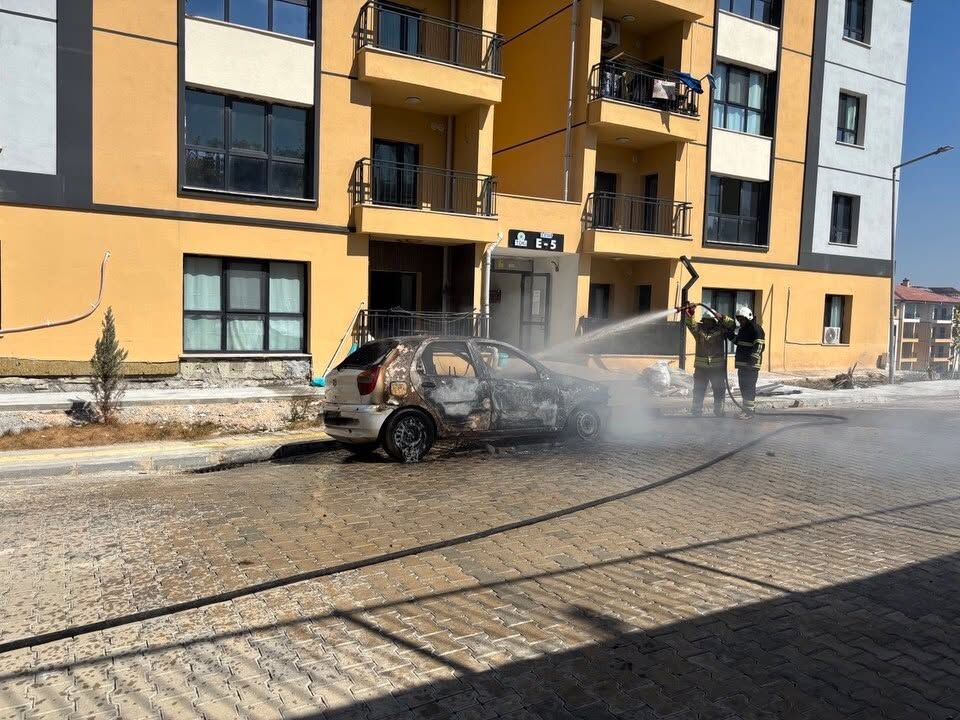 Kırıkhan’da Araç Yangınına Hızlı Müdahale