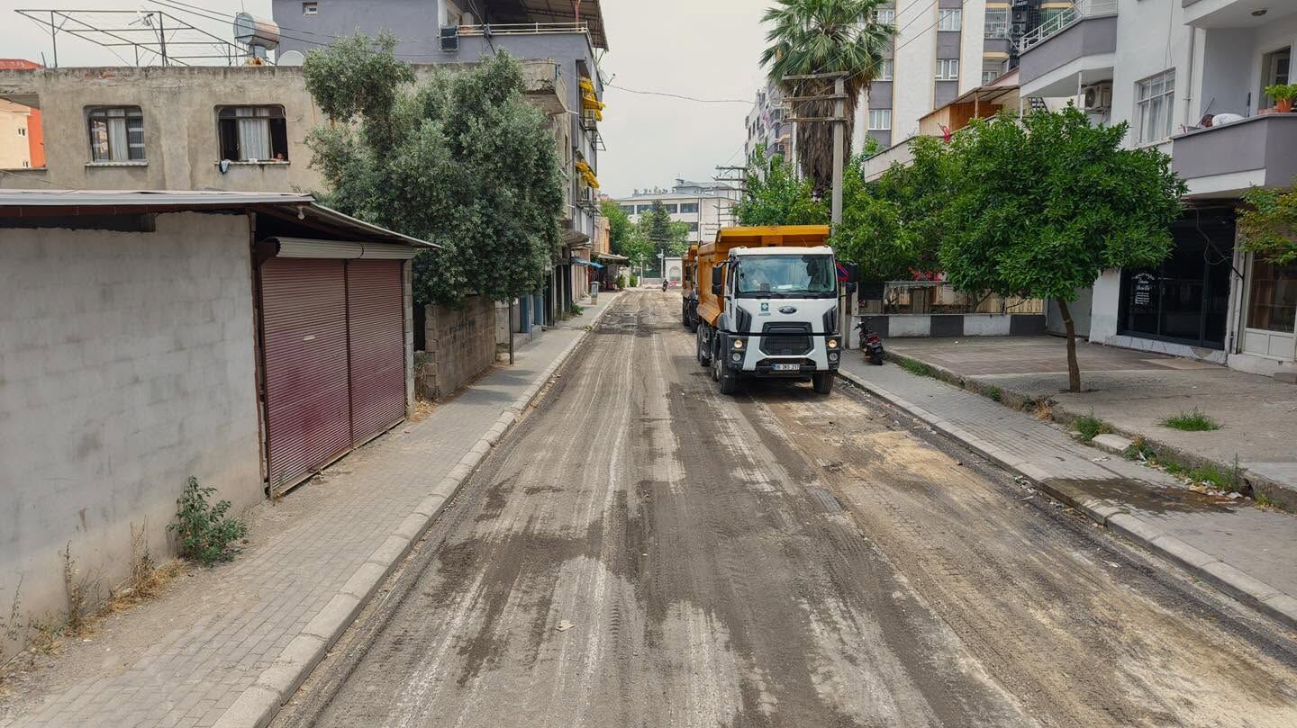 Osmaniye Belediyesi Akyar Caddesi'ni Sıcak Asfaltla Yeniliyor (1)