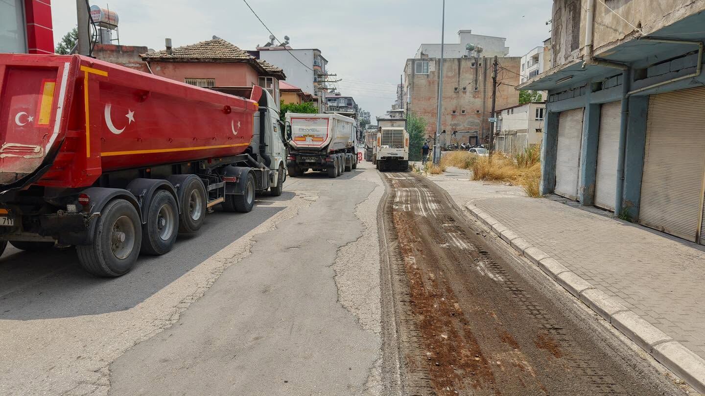 Osmaniye Belediyesi Akyar Caddesi'ni Sıcak Asfaltla Yeniliyor (4)