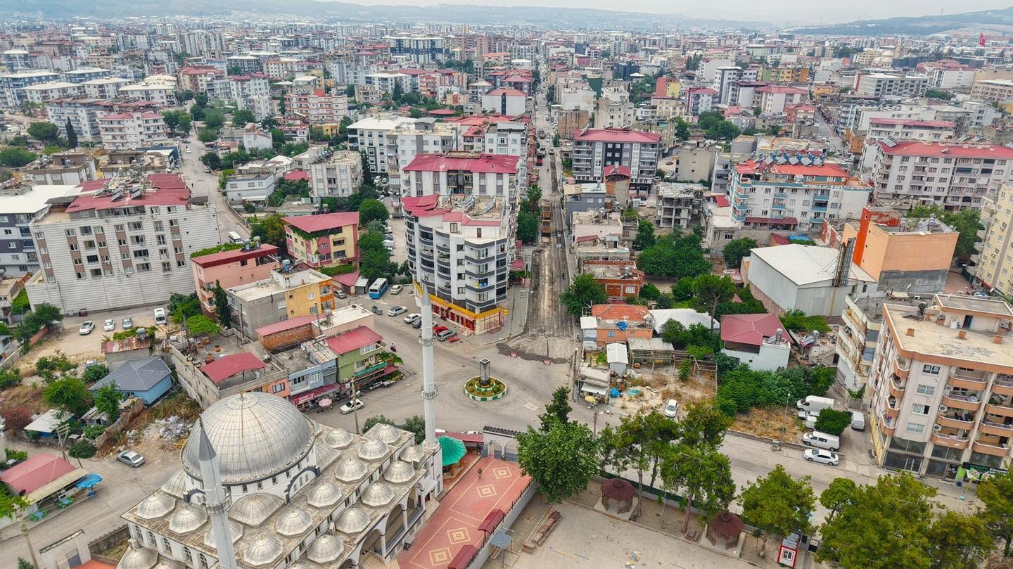 Osmaniye Belediyesi Akyar Caddesi'ni Sıcak Asfaltla Yeniliyor (5)