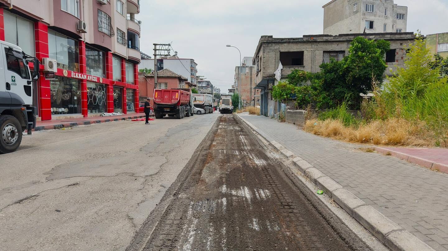 Osmaniye Belediyesi Akyar Caddesi'ni Sıcak Asfaltla Yeniliyor (6)