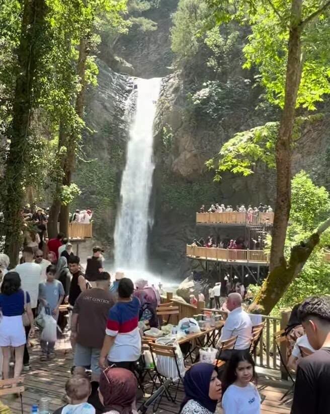Osmaniye Karaçay Şelalesi Ziyaretçi Akınına Uğradı2