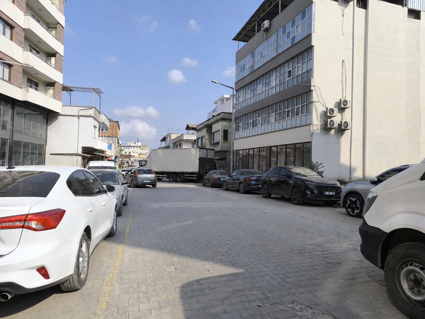 Osmaniye'de Market Sevkiyatları Trafiği Kilitliyor (2)