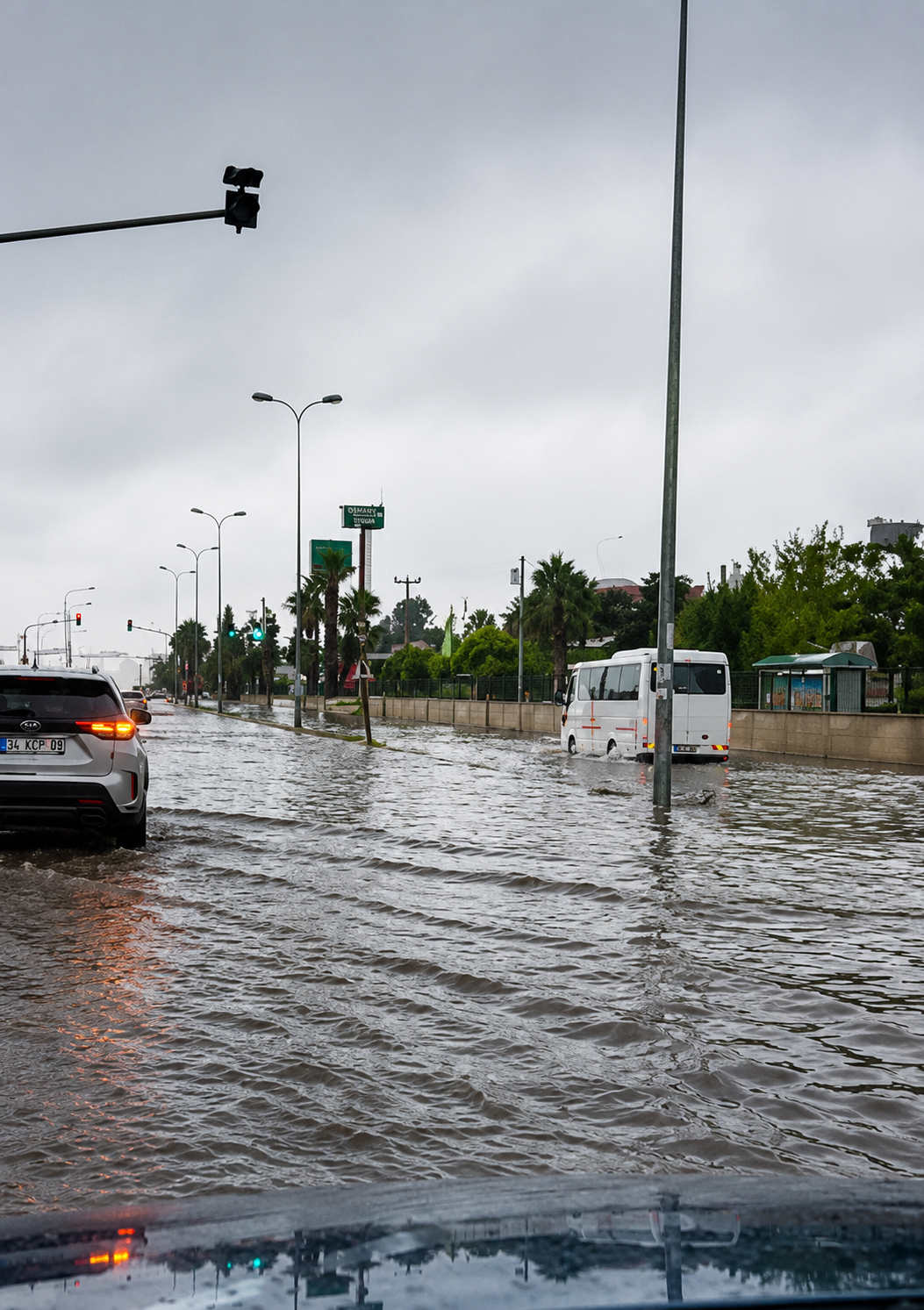 Osmaniye'de Sağanak Otogar Kavşağında Trafiği Kilitledi (1)