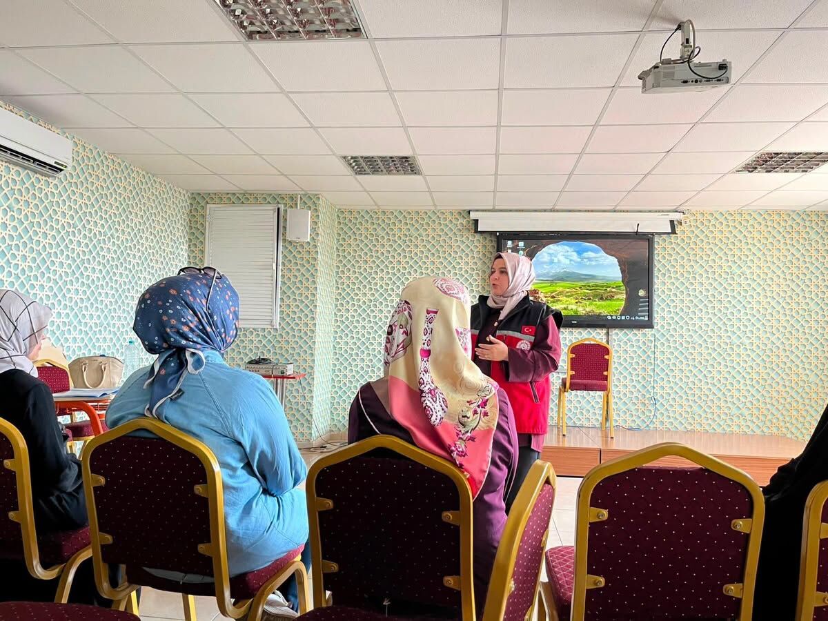 Osmaniye’de Velilere Aile İçi İletişim Semineri Verildi3