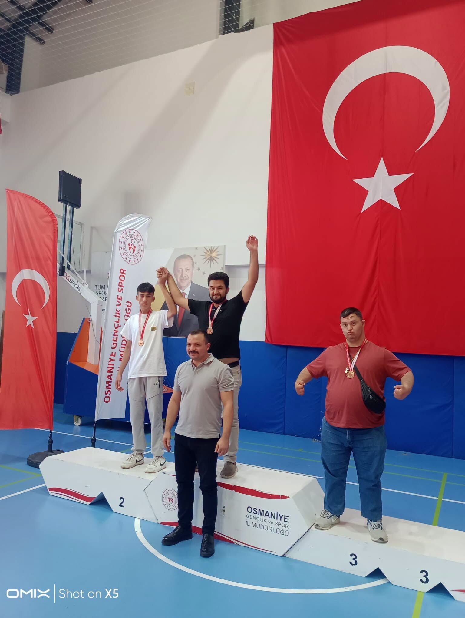 Özel Bireyler Bilek Güreşi Turnuvasında Yarıştı