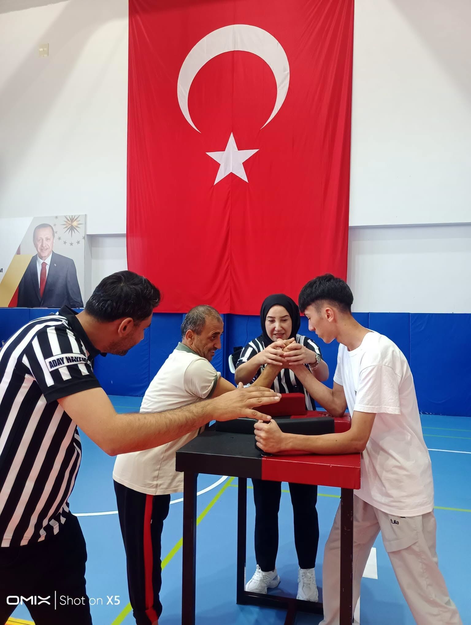 Özel Bireyler Bilek Güreşi Turnuvasında Yarıştı1