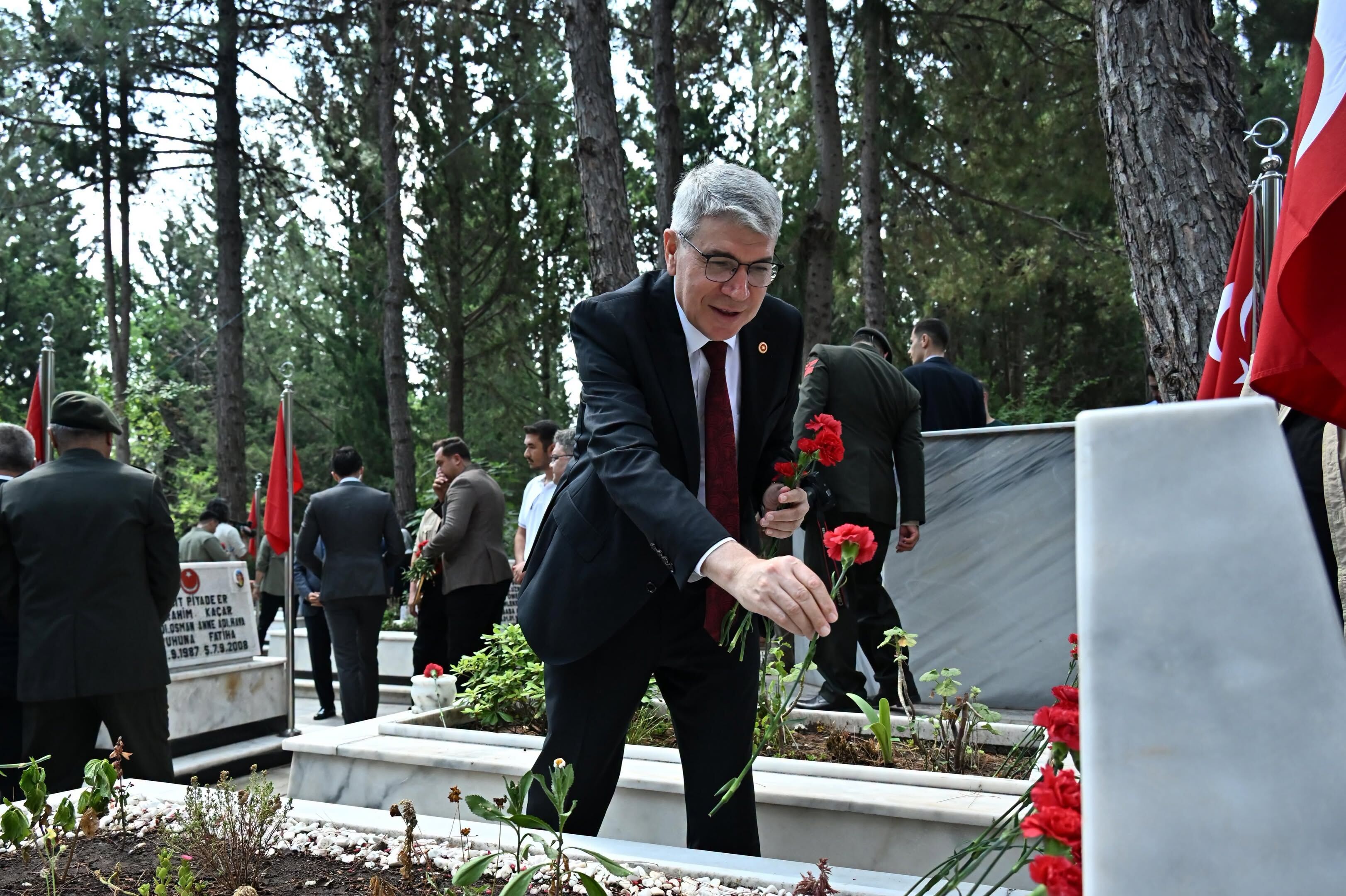 Seydi Gülsoy Osmaniye’de Şehitleri Dualarla Andı8