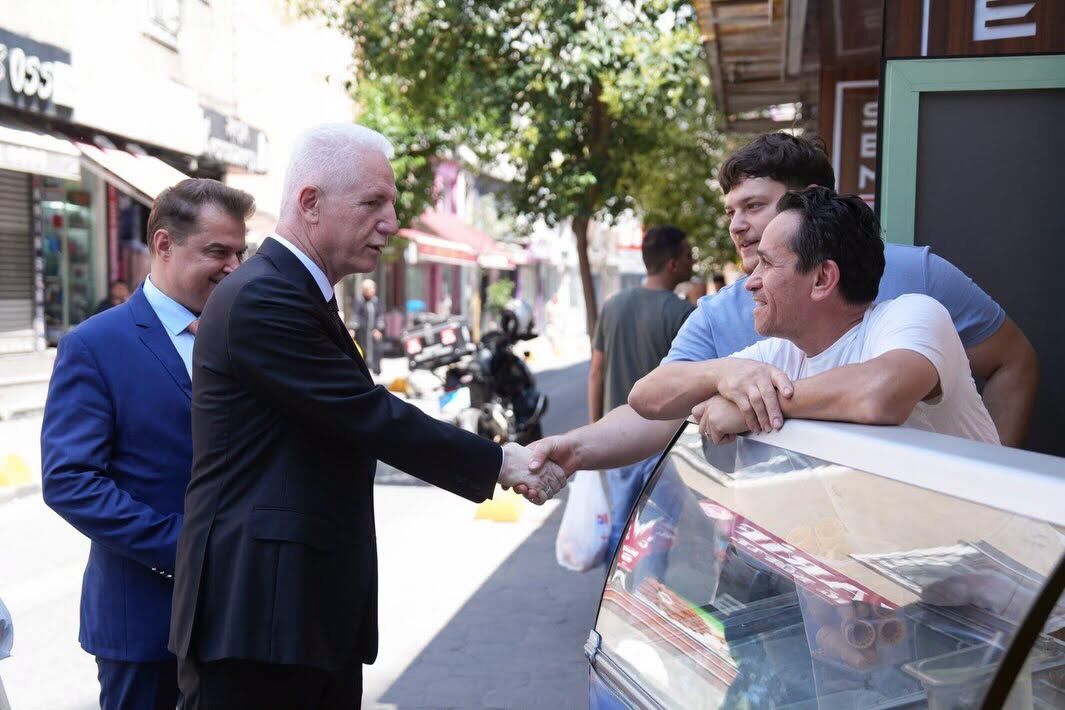 Vali Davut Gül Kasımpaşa’da Esnafla Buluştu2