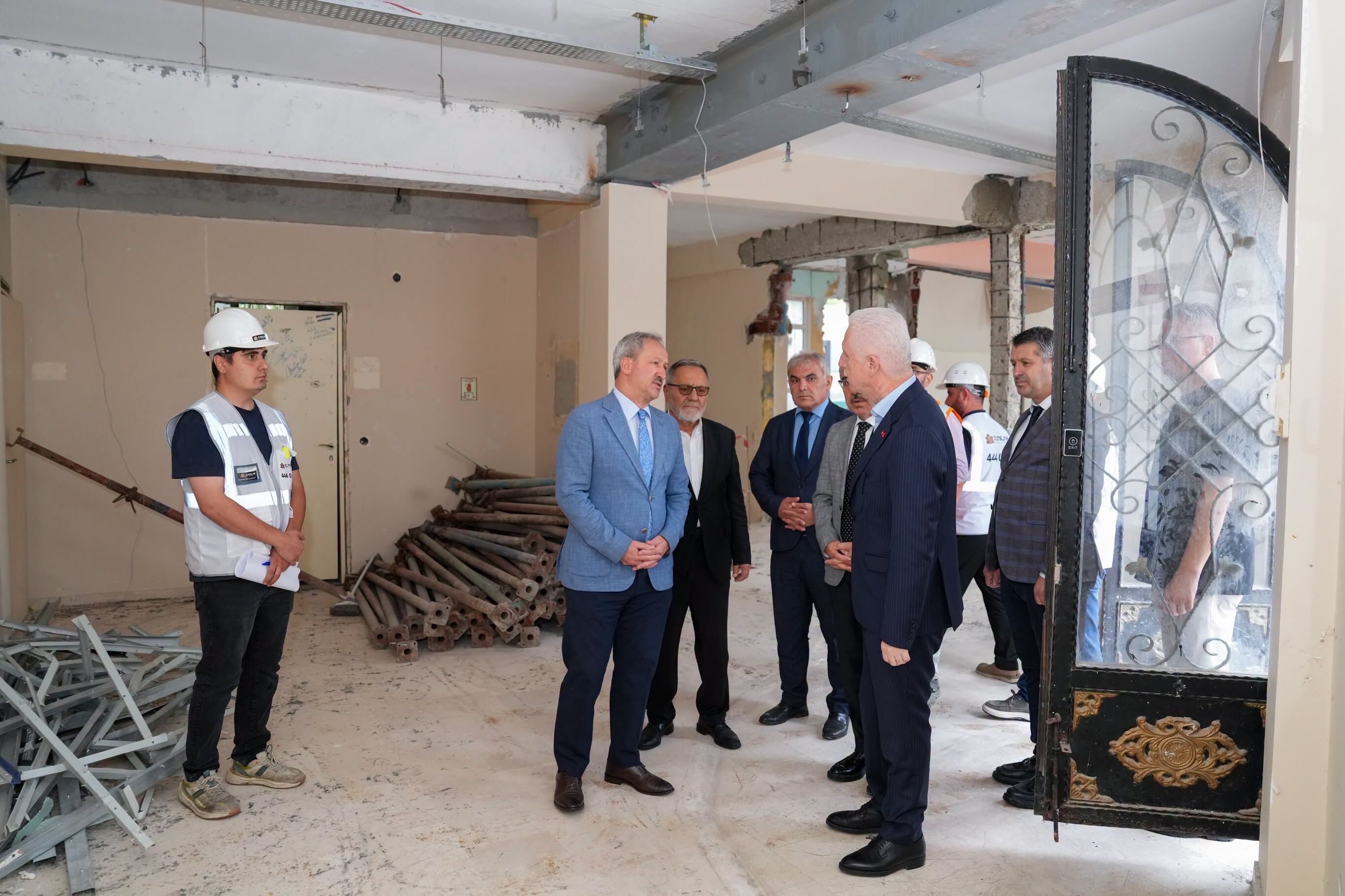 Vali Davut Gül Üsküdar’daki Yurt İnşaatını İnceledi3