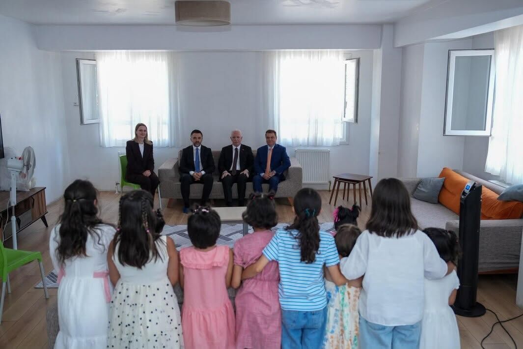 Vali Davut Gül’den Çocuk Evleri Sitesine Ziyaret2