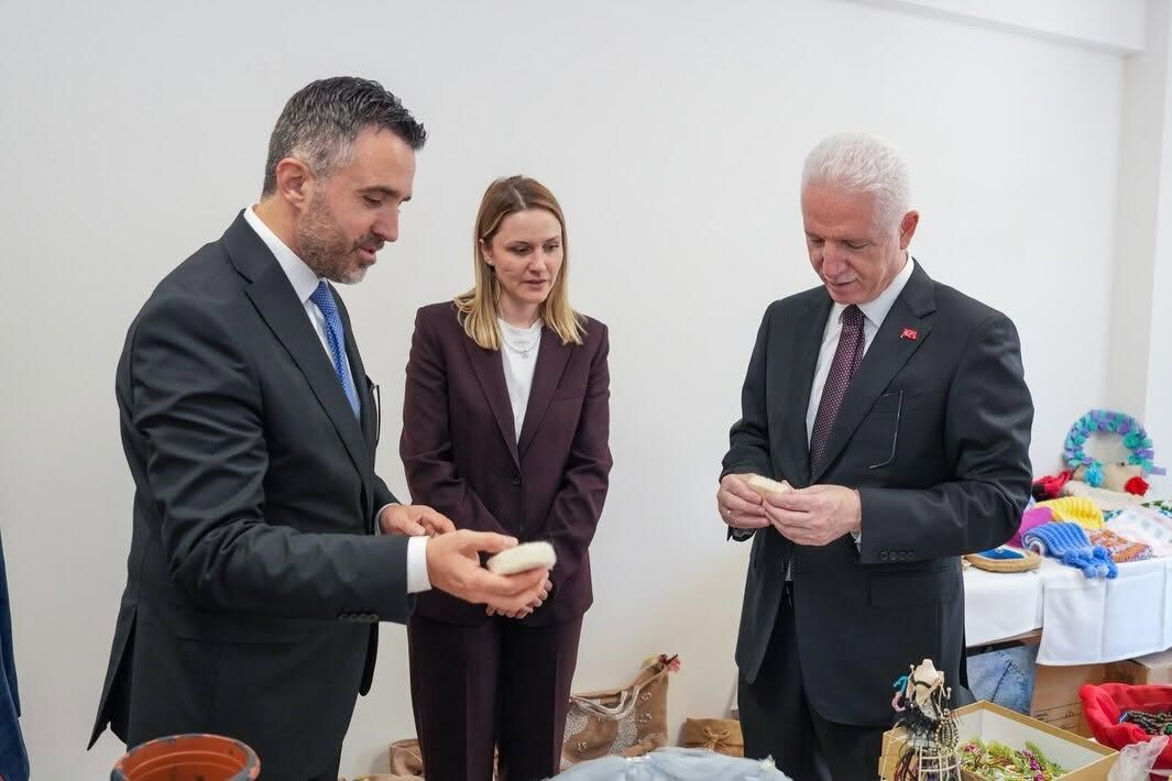 Vali Davut Gül’den Çocuk Evleri Sitesine Ziyaret3