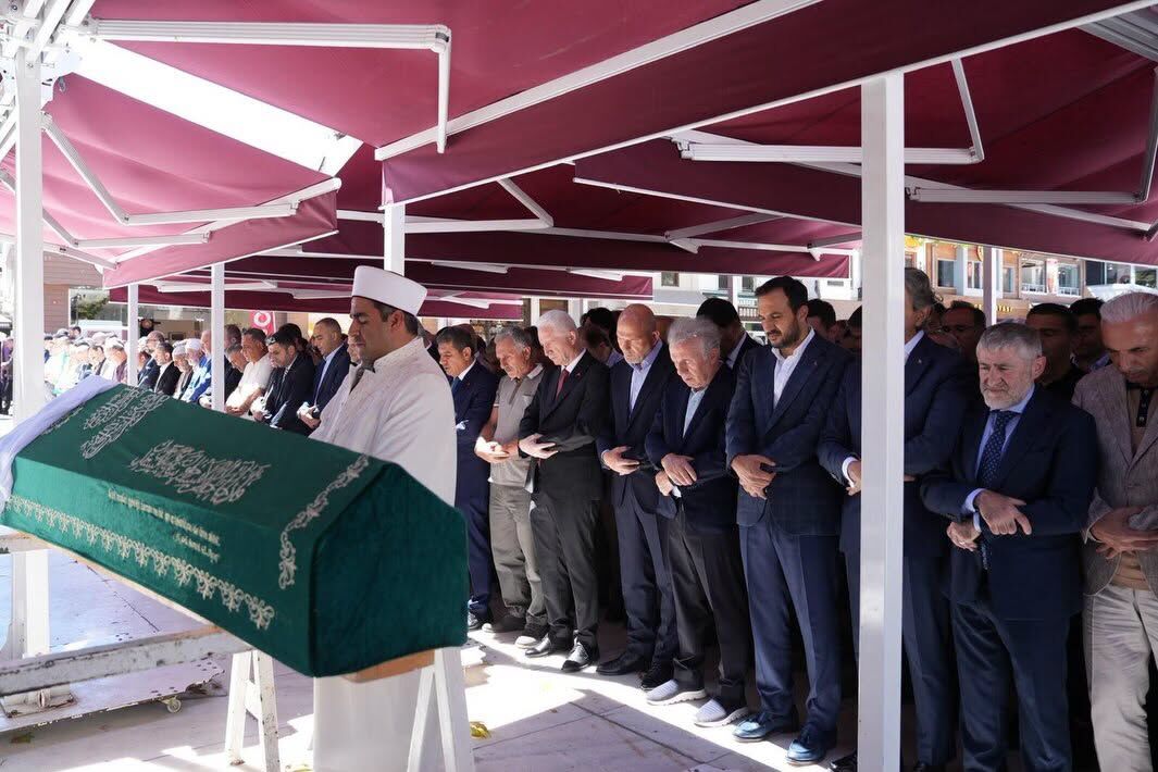 Vali Gül Babuşcu Ailesinin Cenaze Törenine Katıldı2