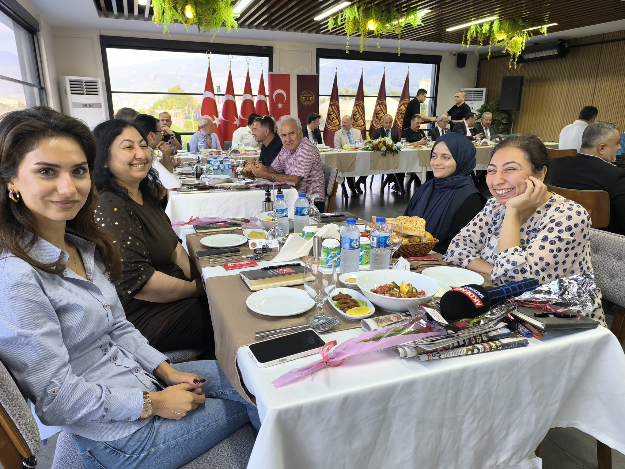 Vali Serdengeçti Osmaniye'de Basın Mensupları Ile Bir Araya Geldi1