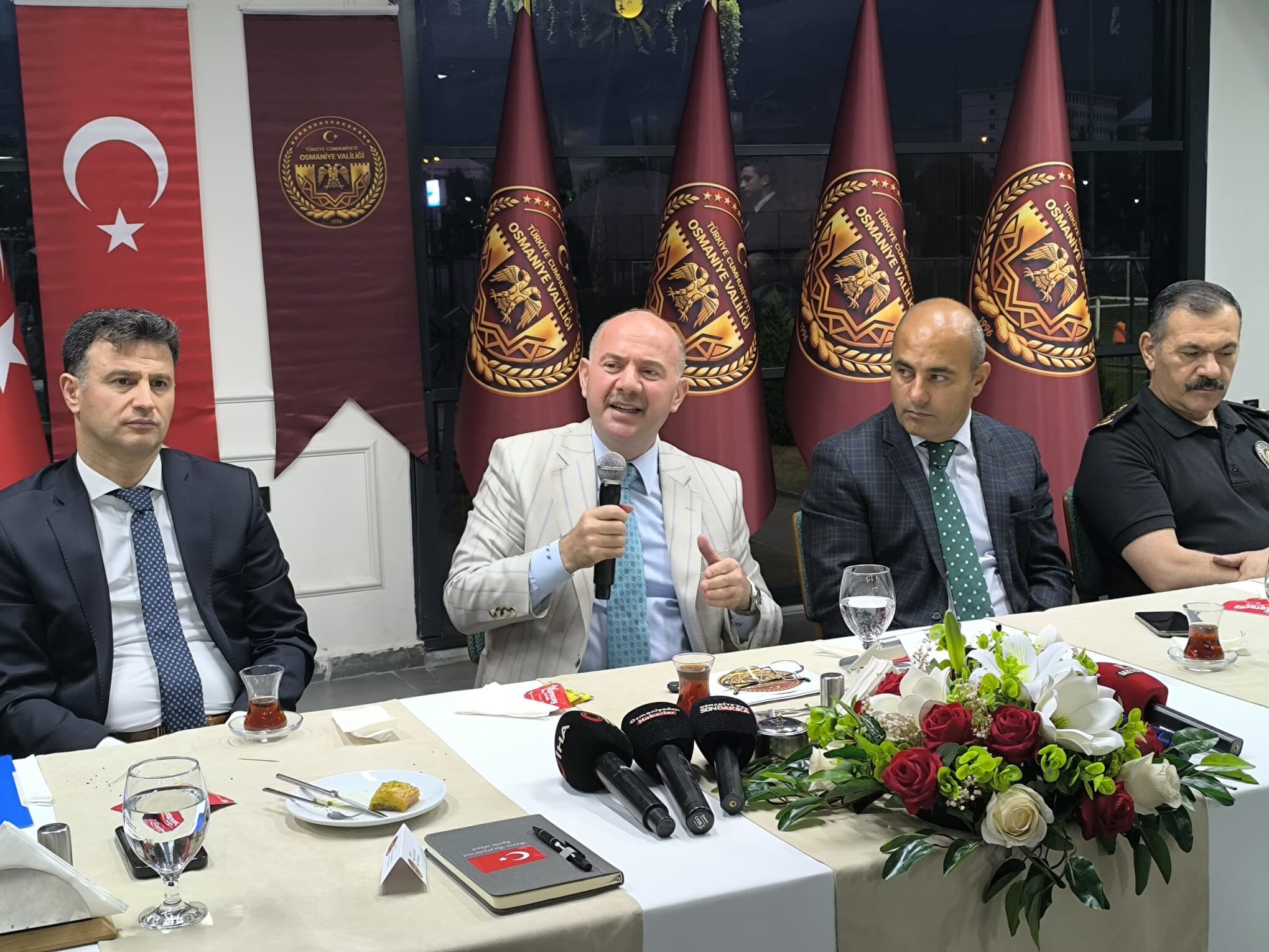 Vali Serdengeçti Osmaniye'de Basın Mensupları Ile Bir Araya Geldi3