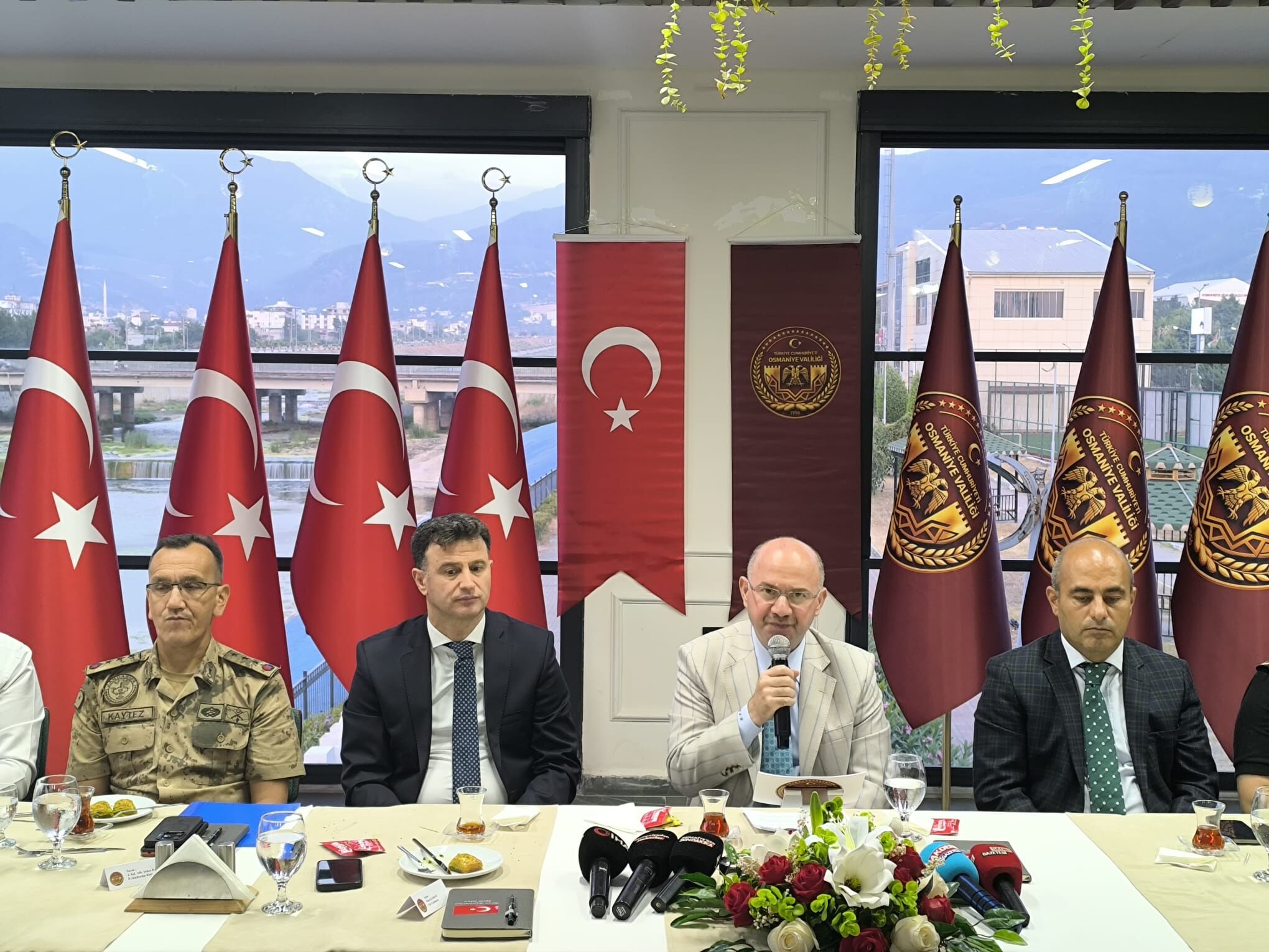 Vali Serdengeçti Osmaniye'de Basın Mensupları Ile Bir Araya Geldi7