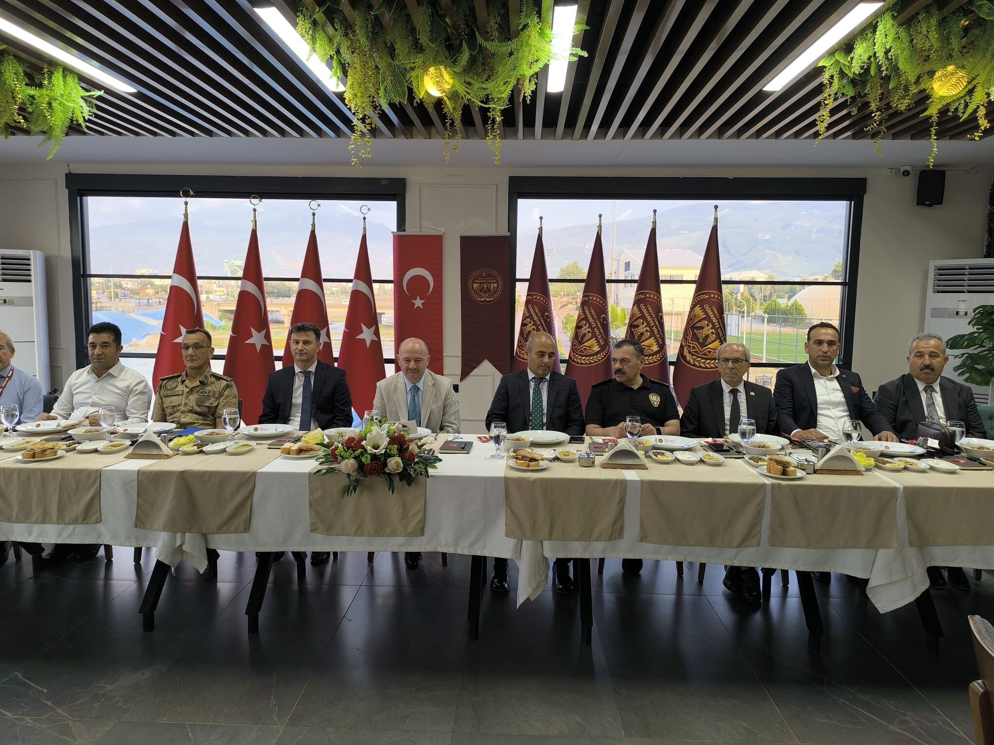 Vali Serdengeçti Osmaniye'de Basın Mensupları Ile Bir Araya Geldi9