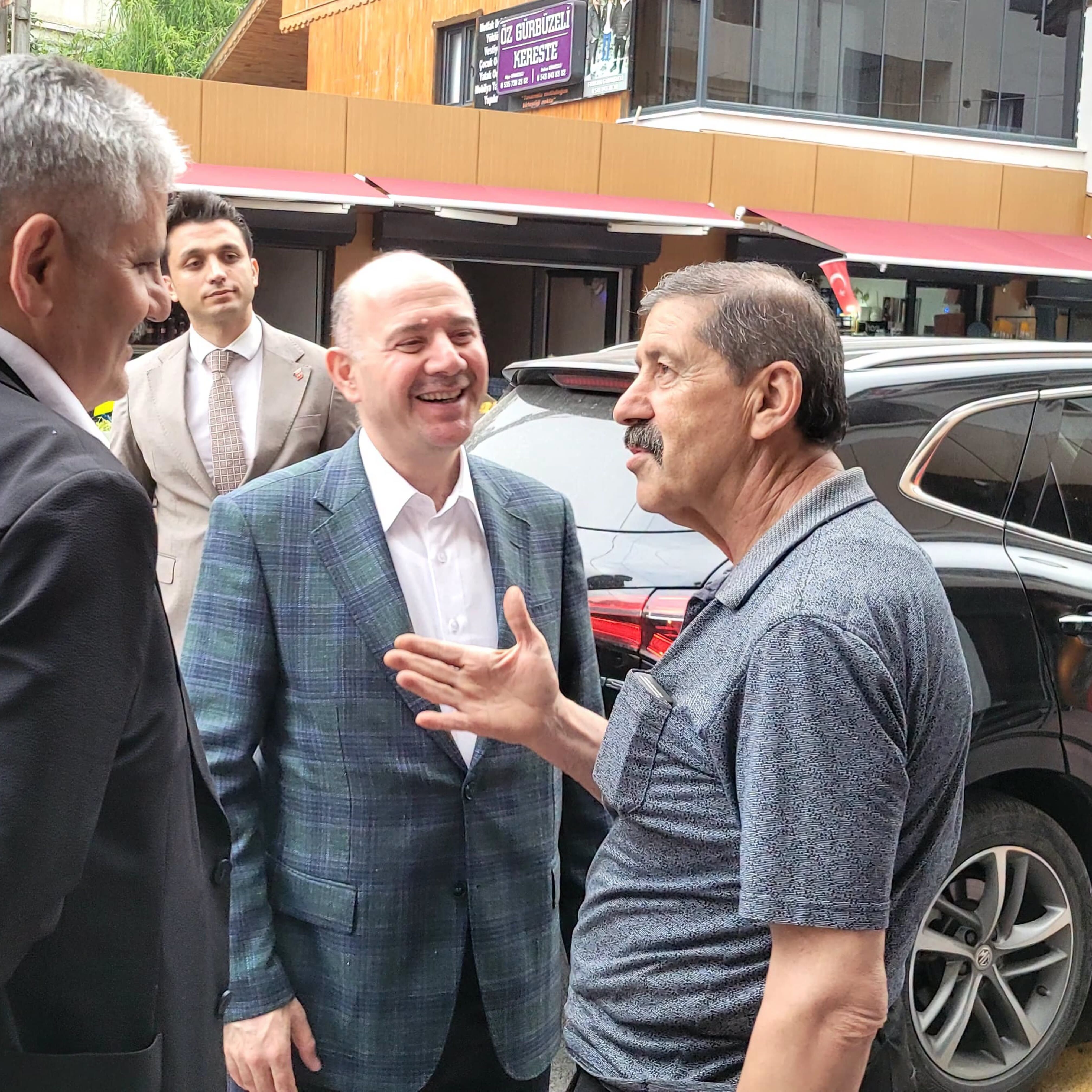 Vali Serdengeçti Zorkun Çarşısında Esnafla Buluştu (1)