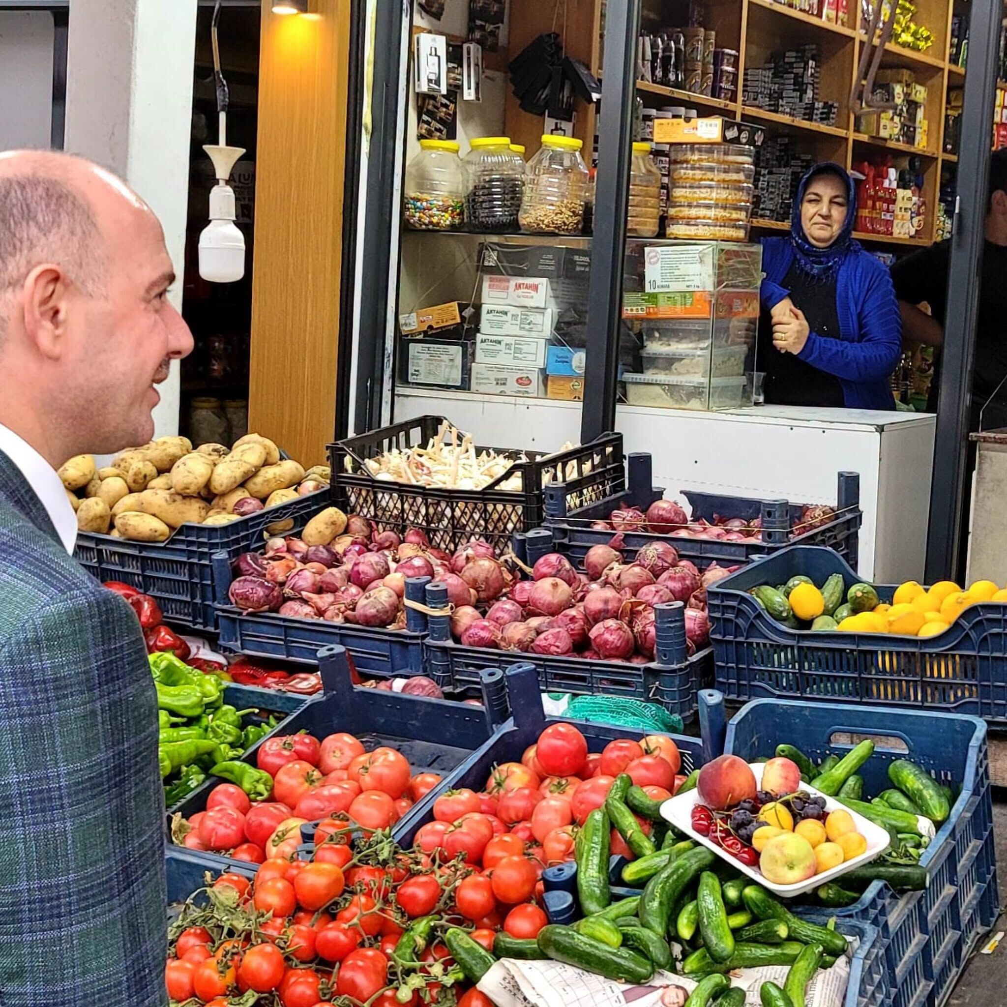 Vali Serdengeçti Zorkun Çarşısında Esnafla Buluştu (2)