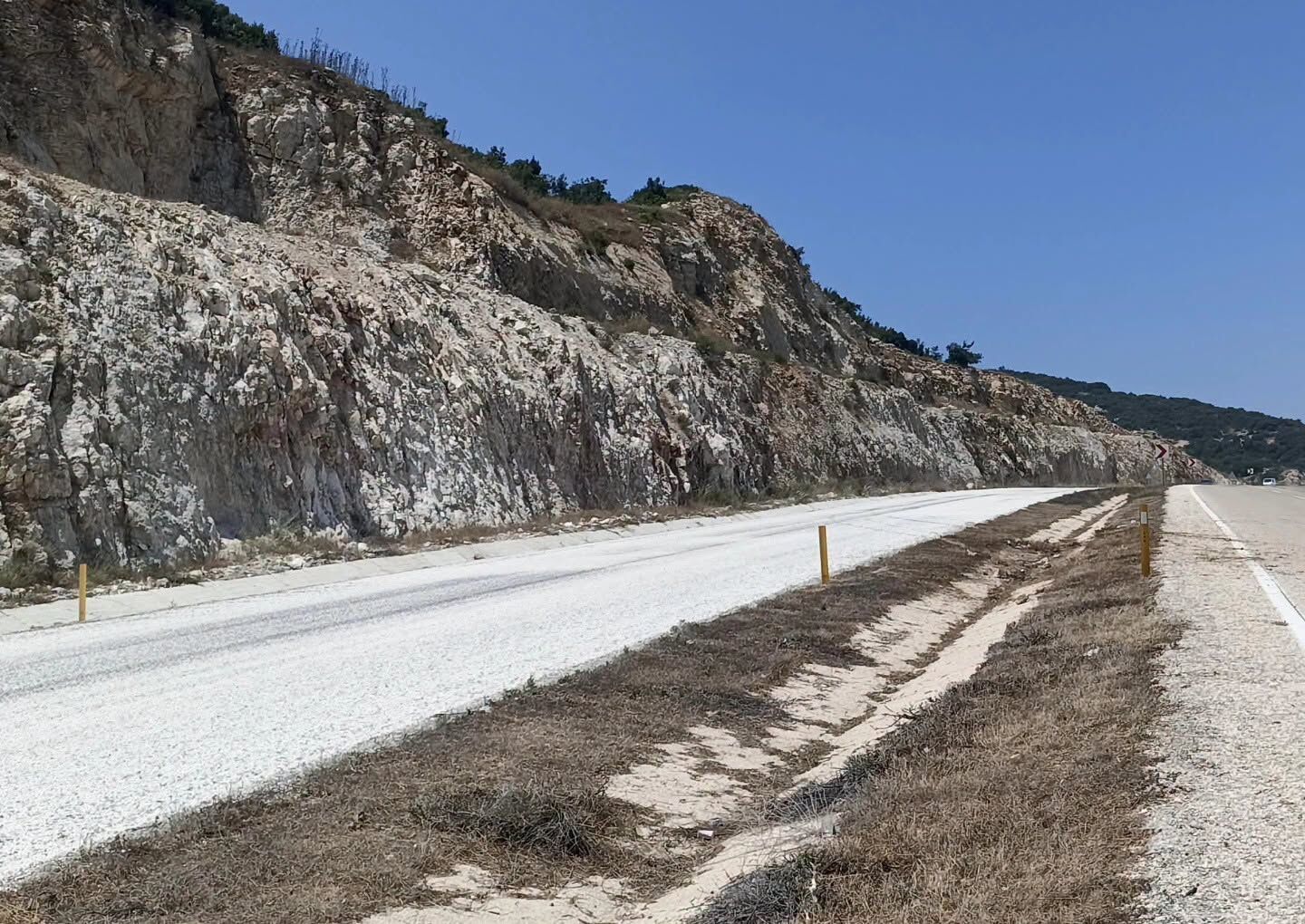 Yayladağı Antakya Yolunda Mıcır Nedeniyle Kaza Yaşandı2