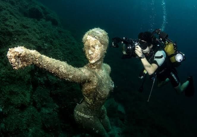 16 Yaşındaki Doğa’nın Sualtı Sanatı