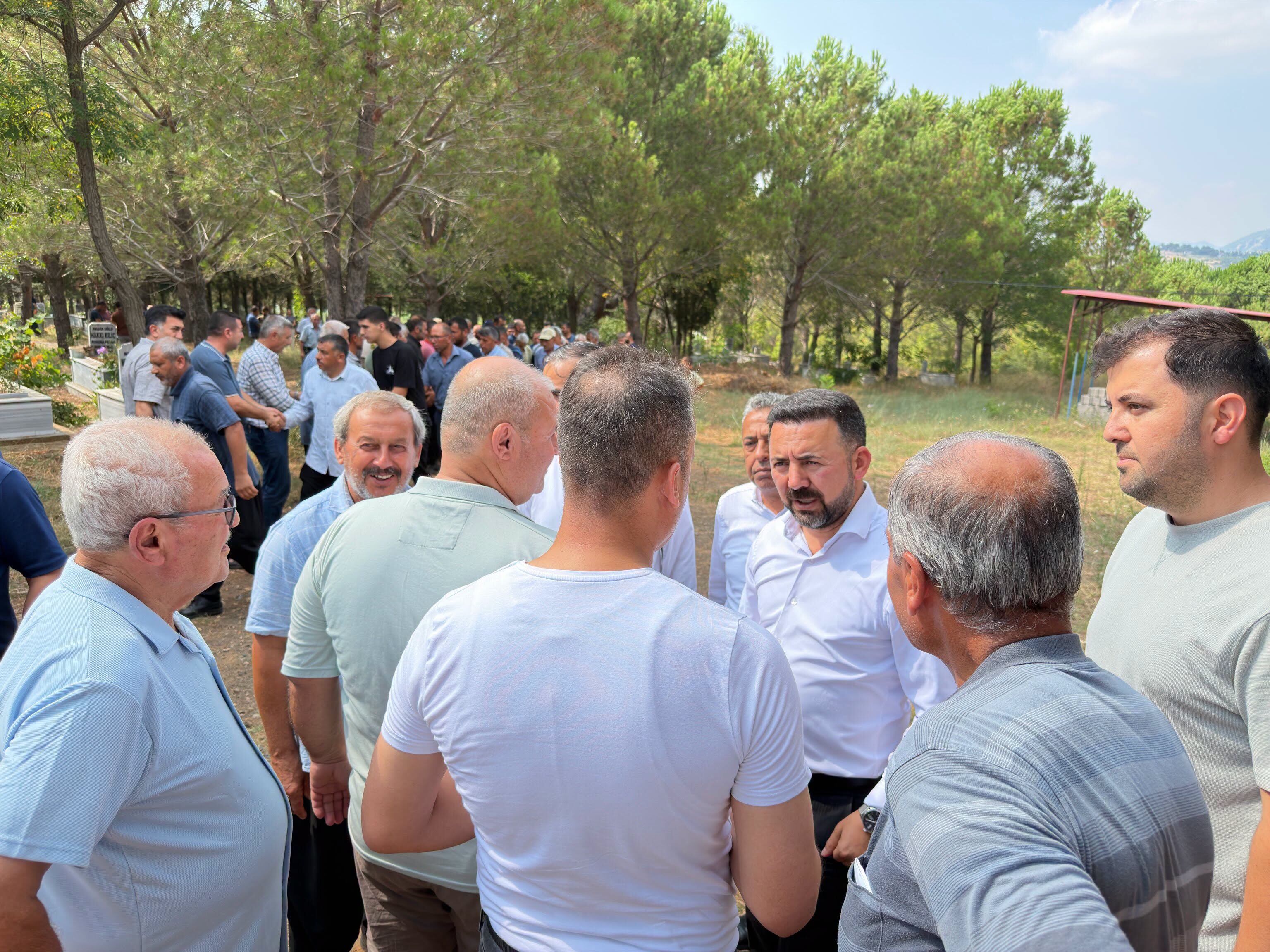 AK Parti Düziçi İlçe Başkanı Turgut Kararmaz Cenazeye Katıldı-1