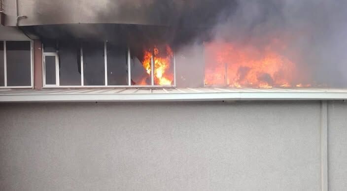 Arsuz'da İş Yeri Yangınında Facia Önlendi-1