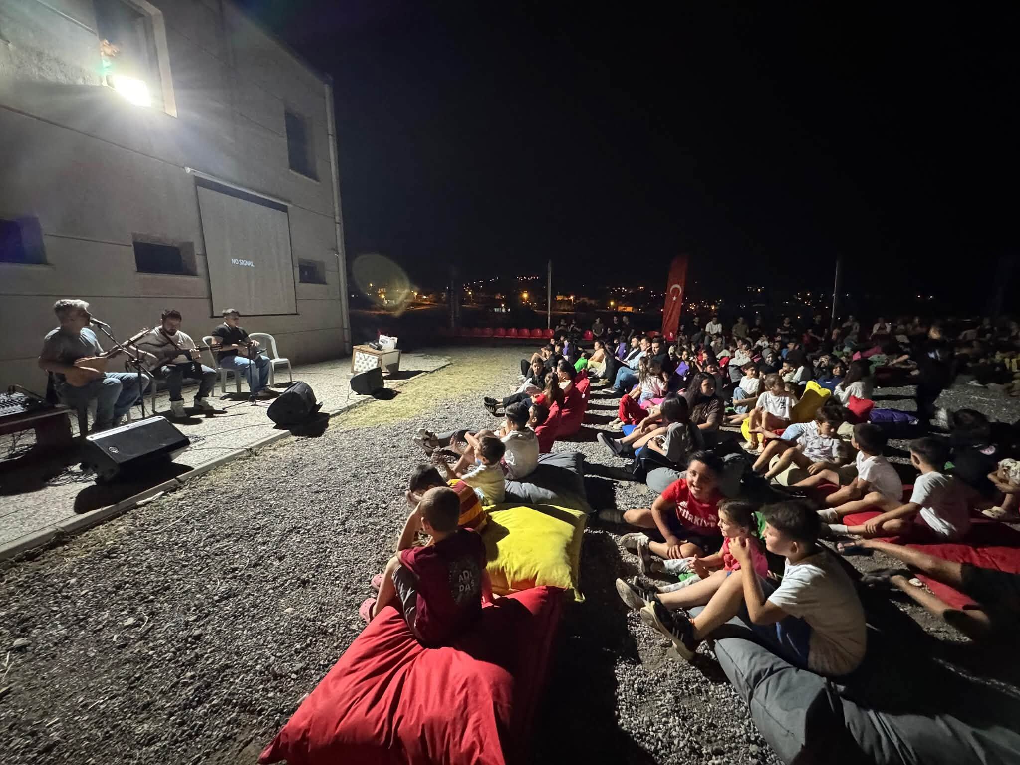 Hasanbeyli Kaymakamı Kürşat Yelli Sinema Keyfine Katıldı