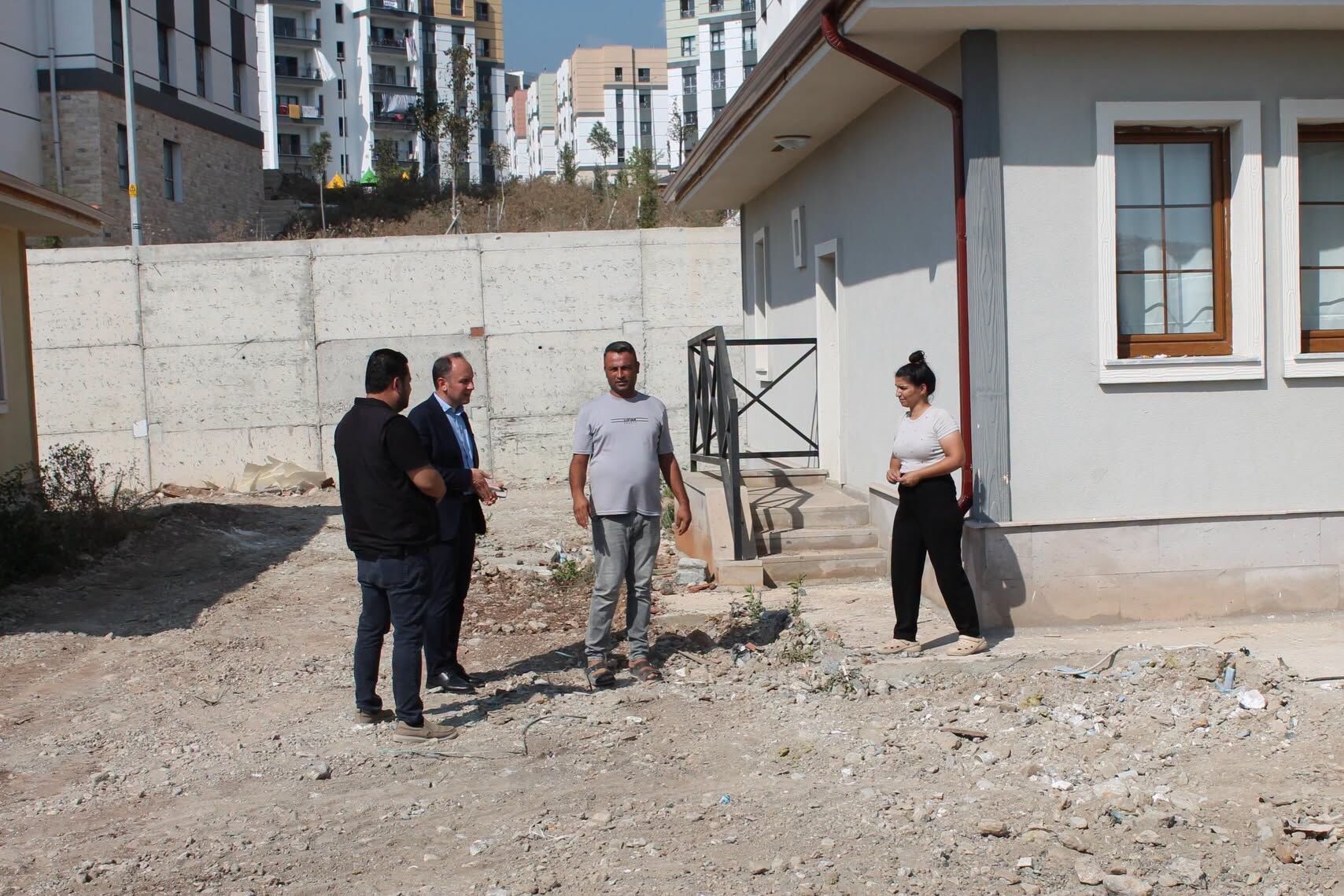 Erzin Kaymakamı Yunus Emre Akpınar Konutları İnceledi-1